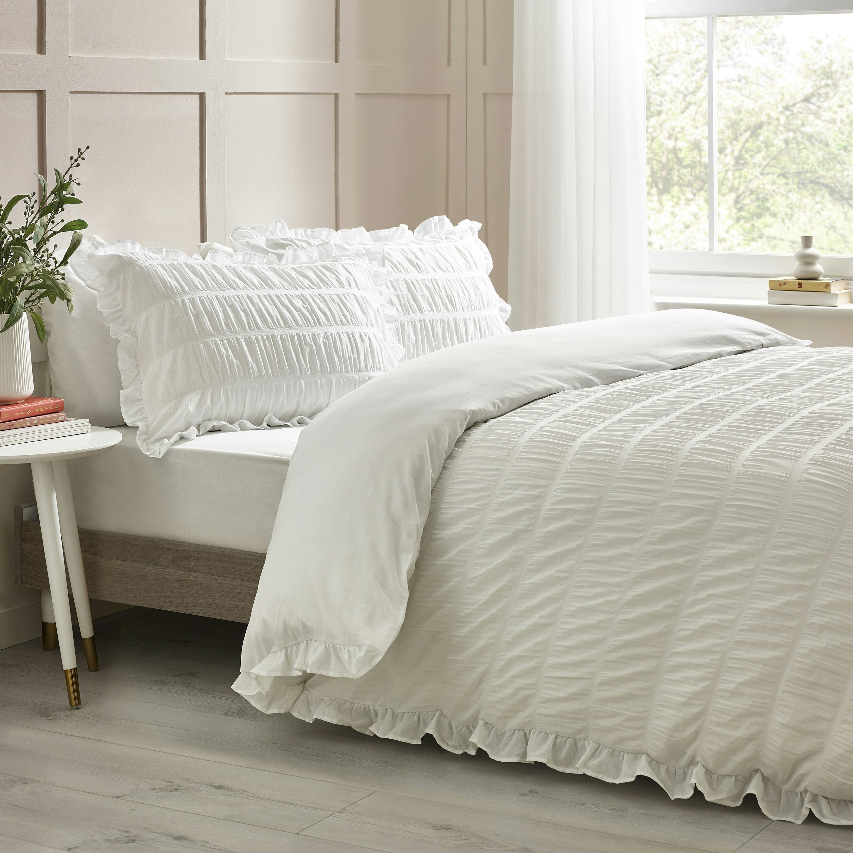 Catherine Lansfield White Seersucker Frill Duvet Cover Set - Super King