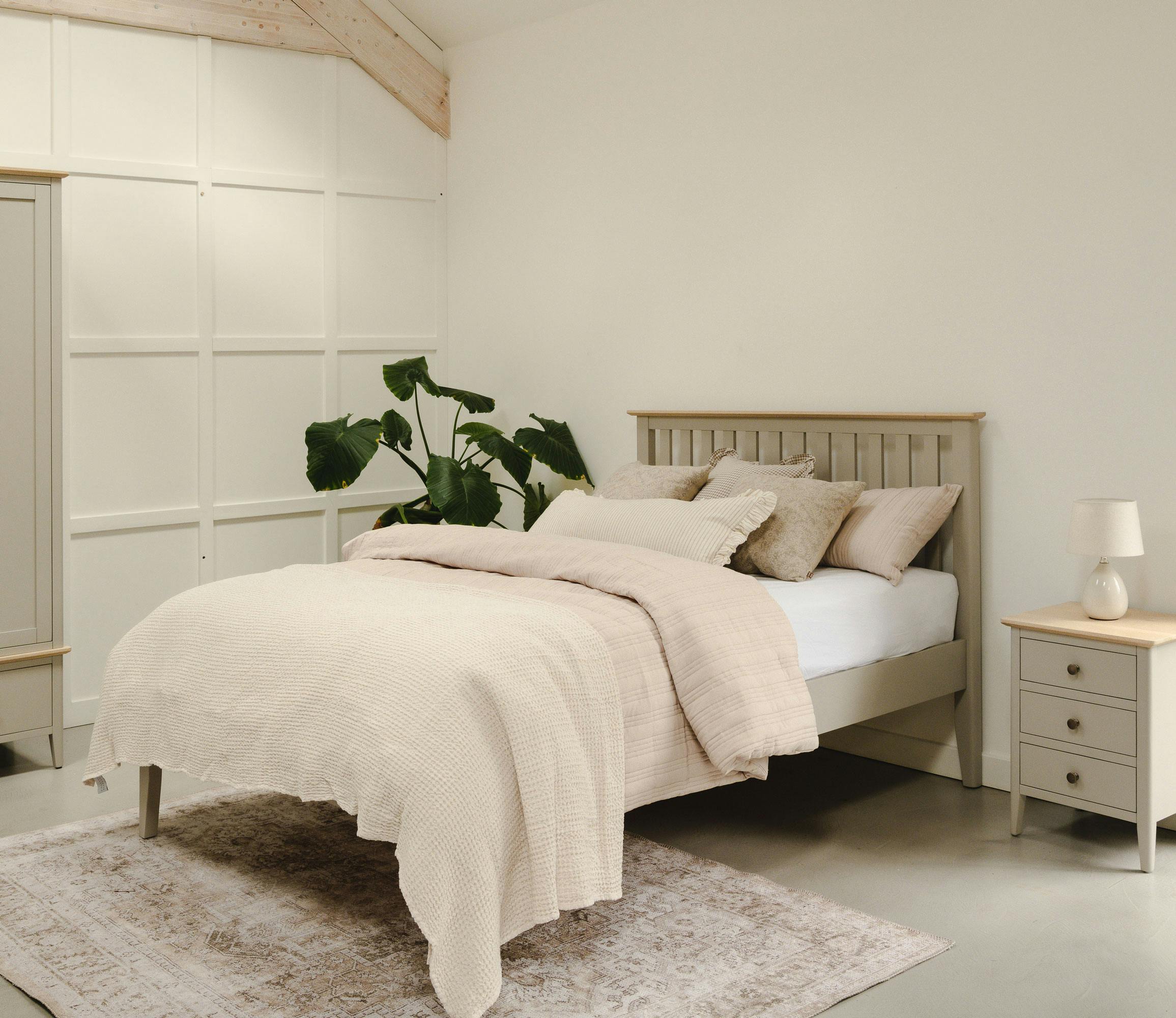 Statement Furniture Pembroke Bed Frame With Slatted Headboard Double 4Ft6 King 5Ft - Double 4Ft6