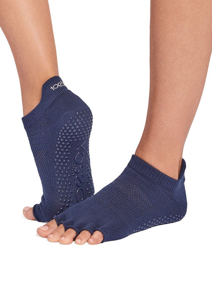 Toesox Women's Blue Low Rise Half Toe Yoga Grip Socks - M - Soft Tie Dye