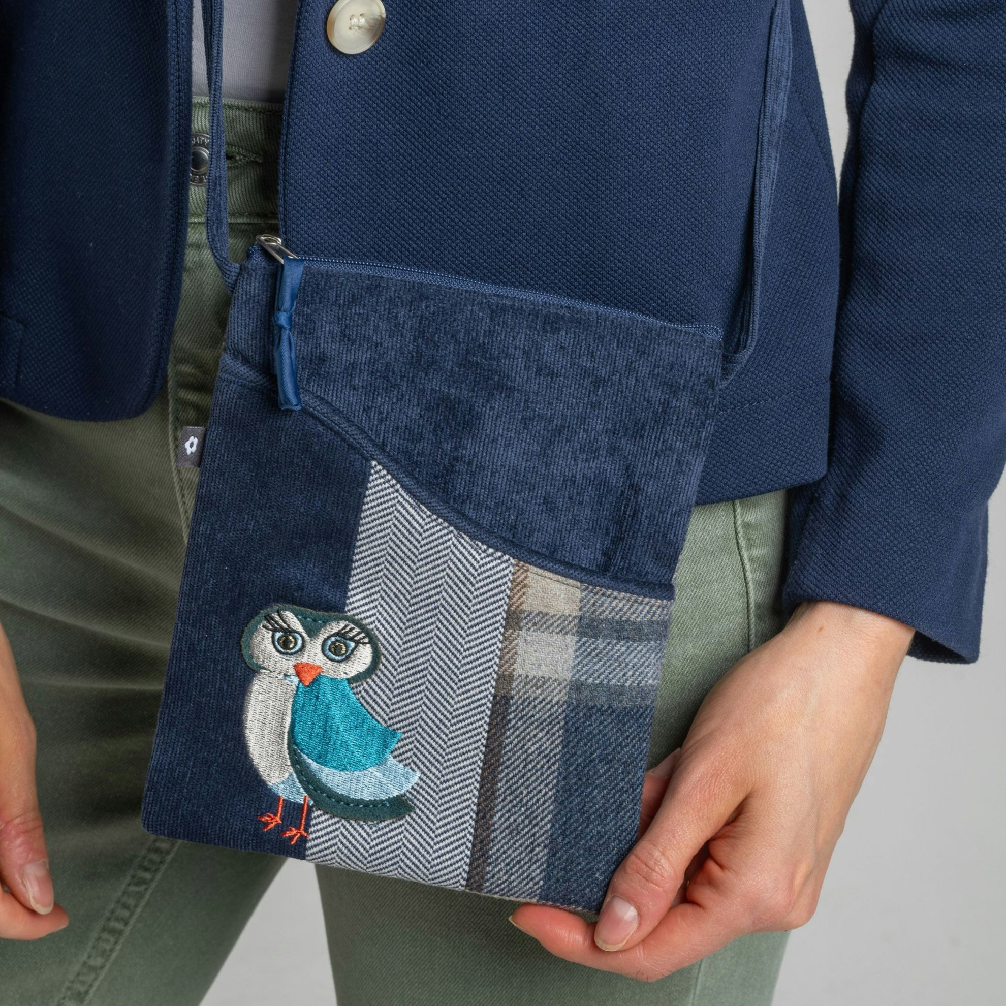 Earth Squared Small Sling Crossbody Appliqué Phone Bag – Owl Design