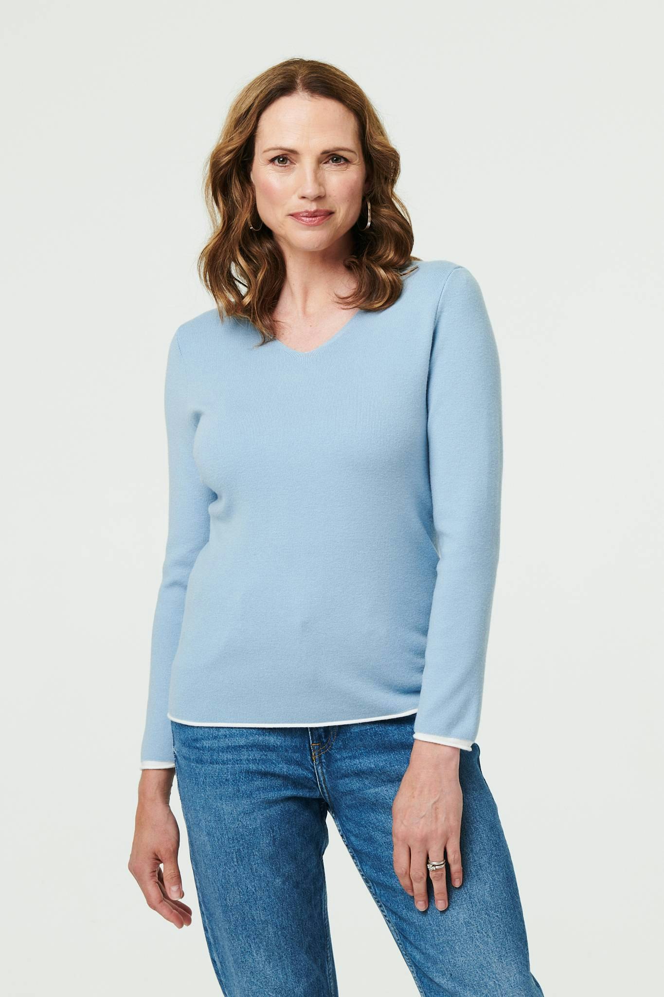 Izabel London Women's Blue Contrast Trim V-Neck Knit Top - 14