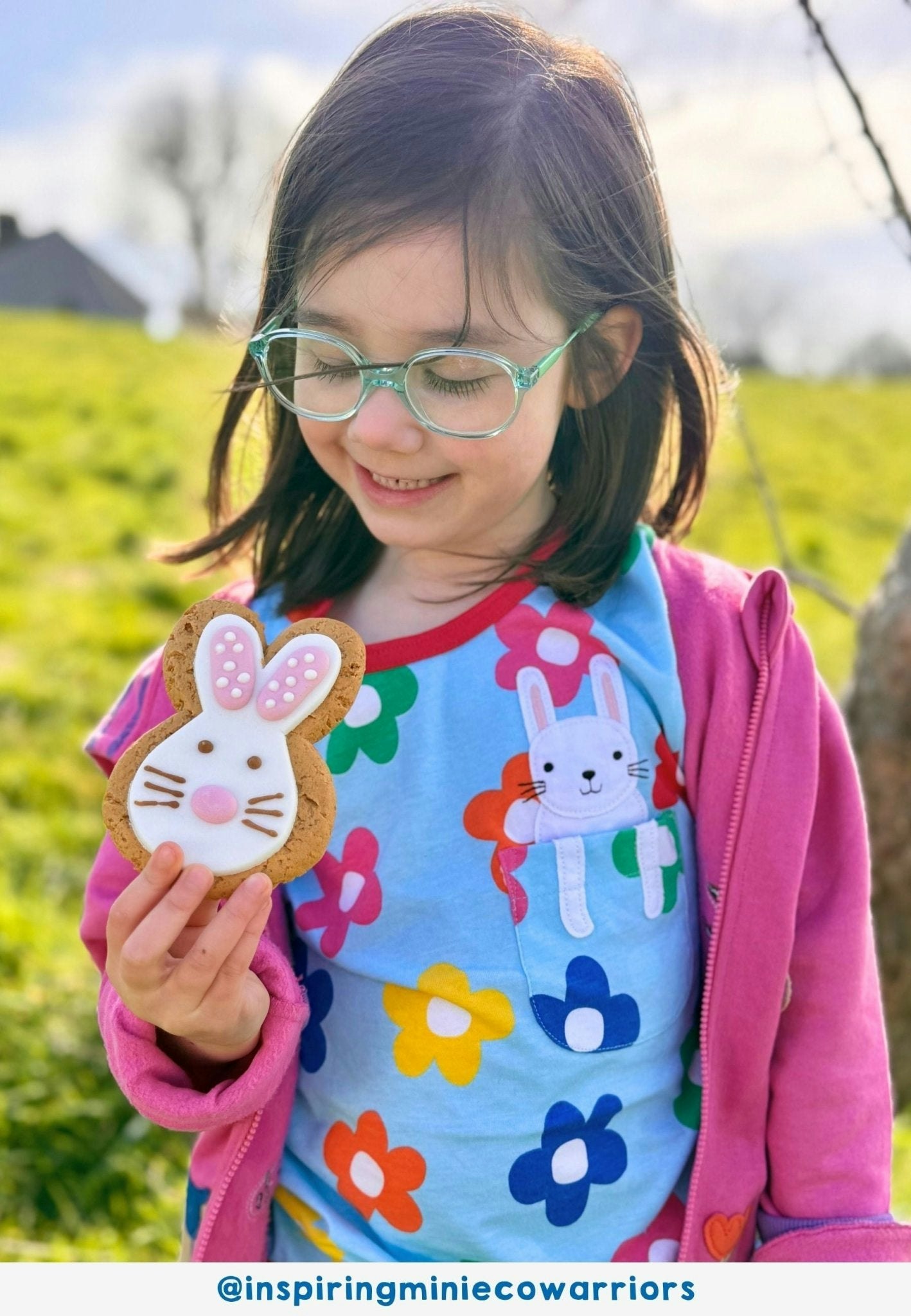 Toby Tiger Blue Organic Rainbow Bloom Bunny Pocket Applique Short-Sleeved T-Shirt - 6-7Y / 122Cm