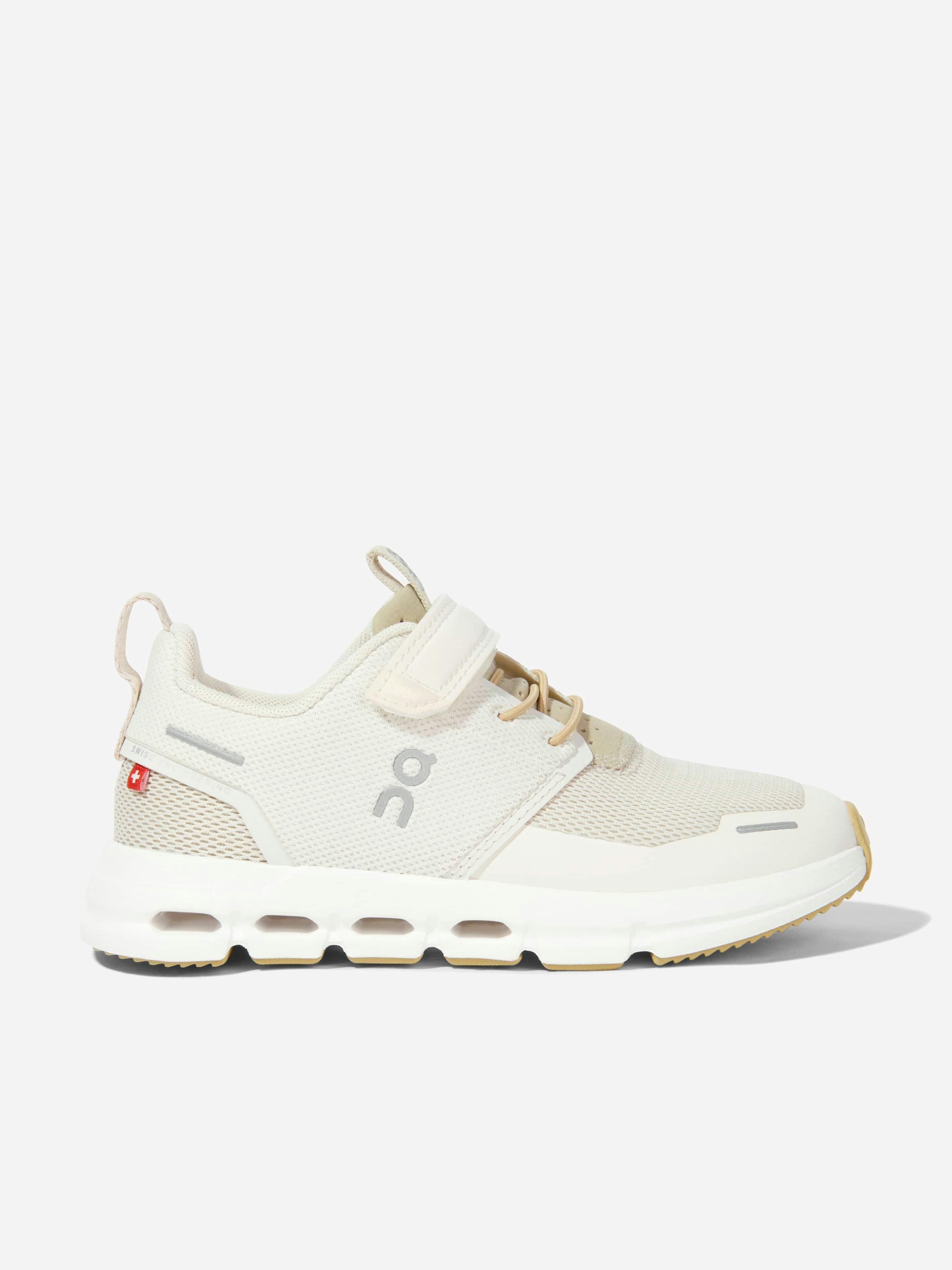 On Running Boys Ivory Kids Cloud Play Trainers In - Eu 27.5 Uk 10 Us 10.5