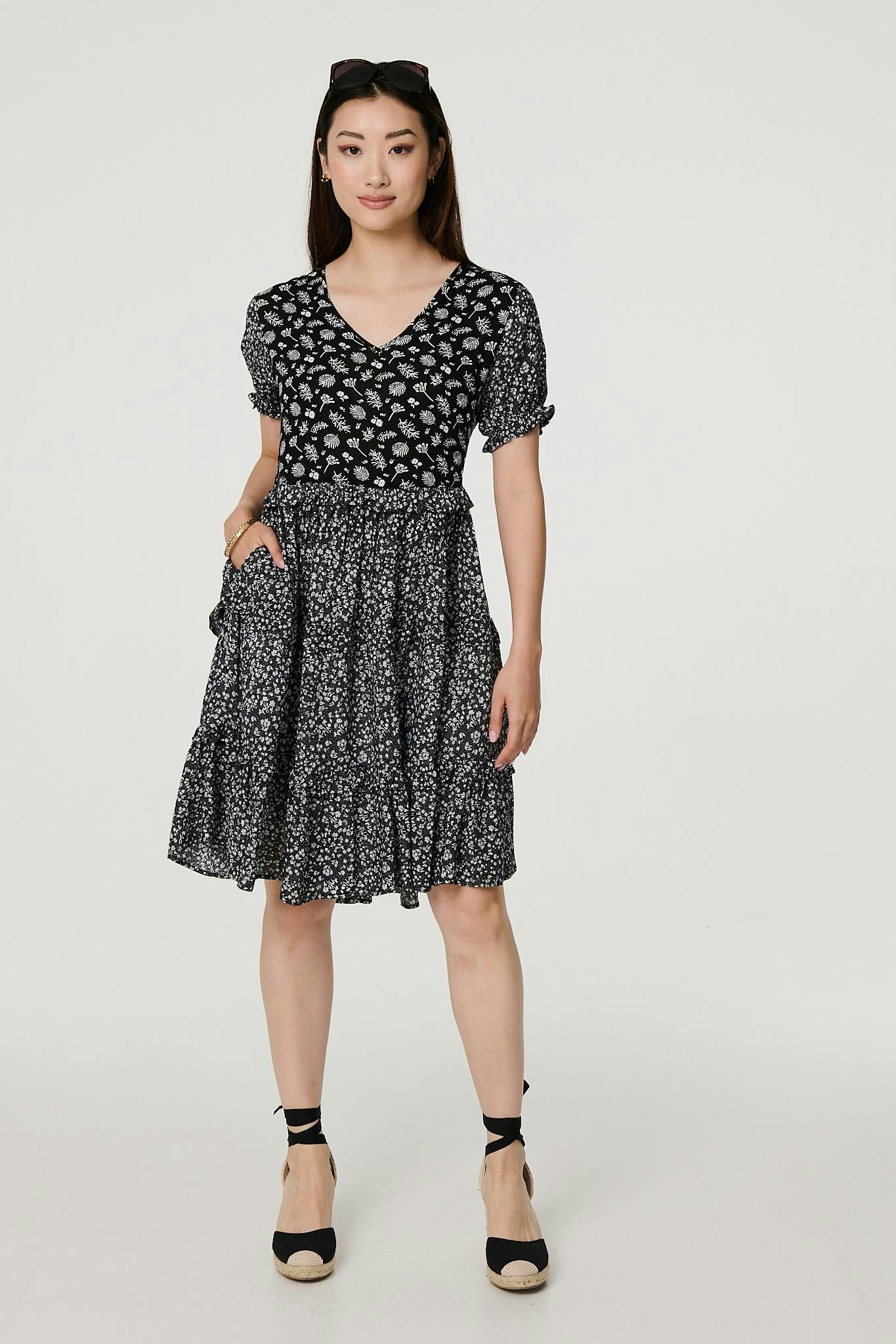 Izabel London Black Floral Short Sleeve Tiered Skater Dress - 10