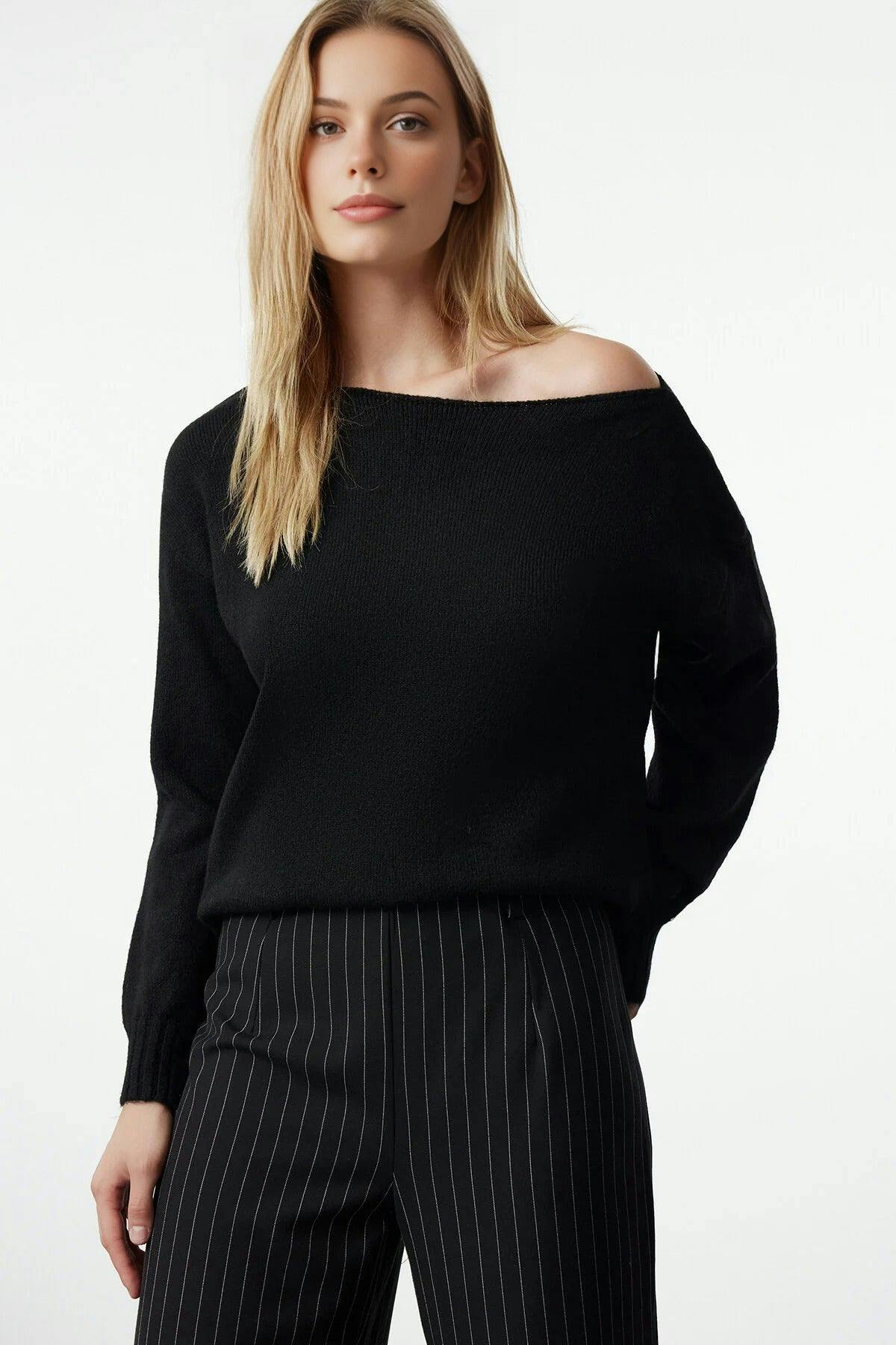 Wovcor Black Boat Neck Basic Knit Sweater - M