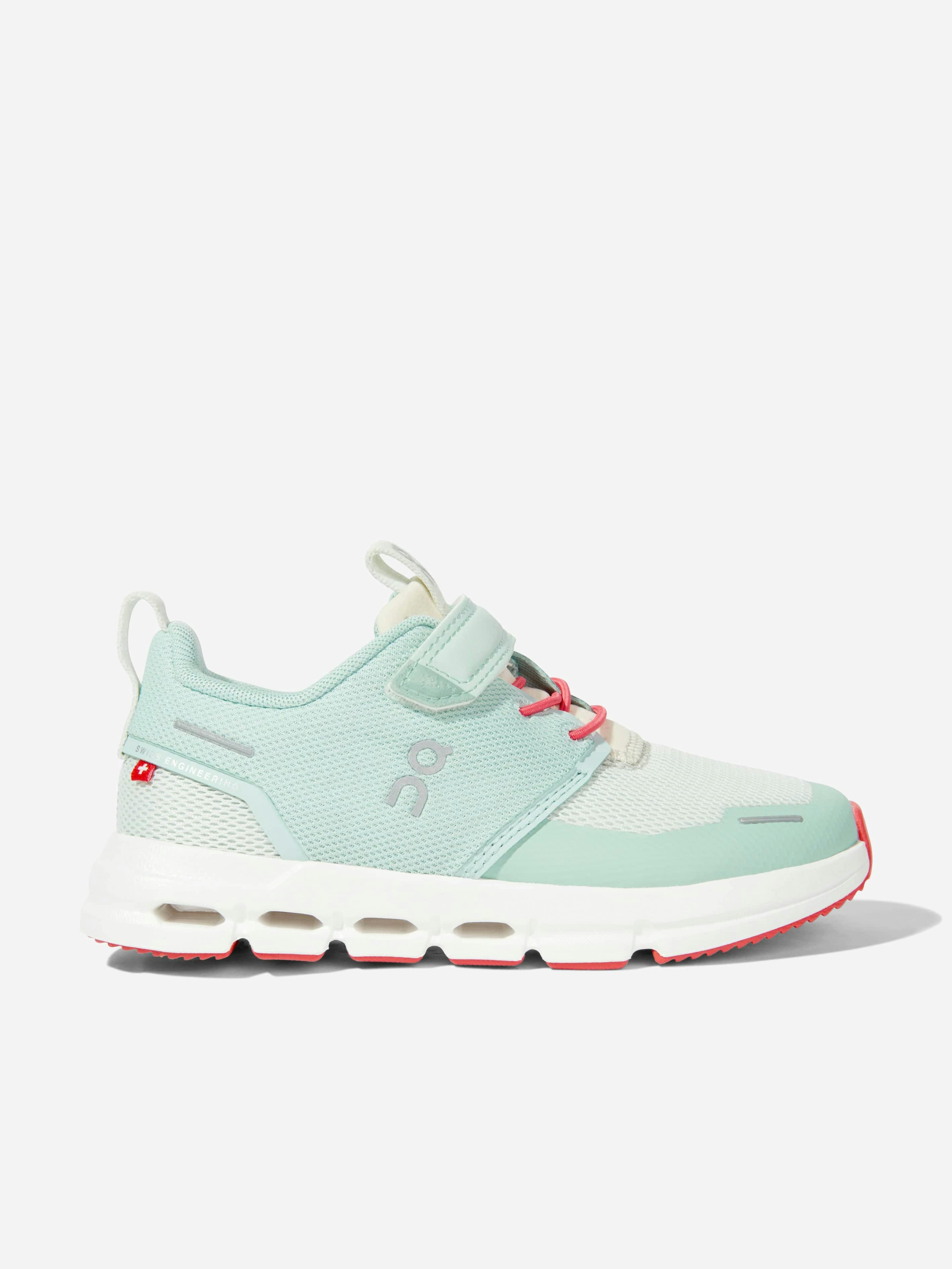 On Running Green Kids Cloud Play Trainers In - Eu 35 Uk 2.5