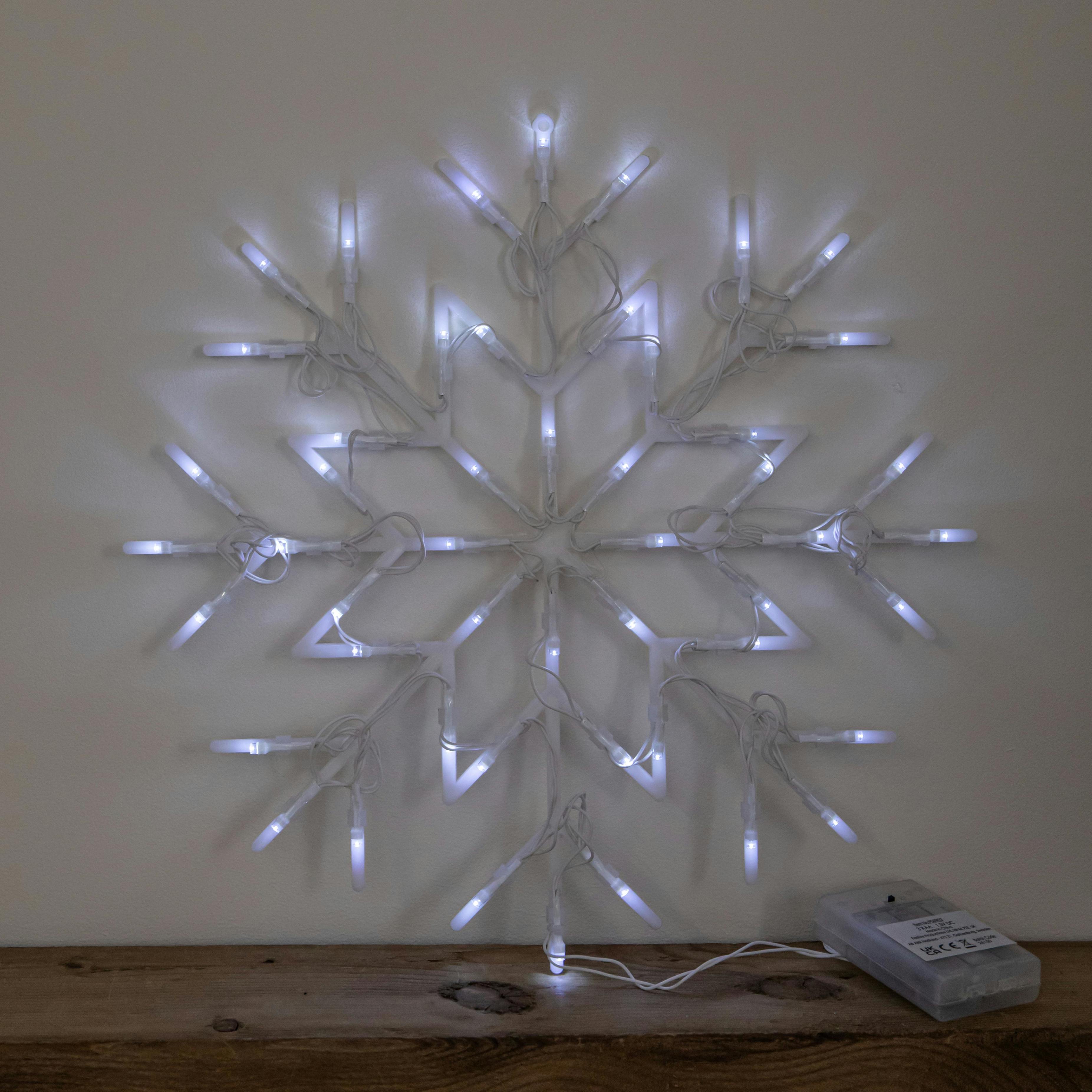 B&Q -  34Cm Battery Operated Light Up Christmas Snowflake With White Leds - Image 5