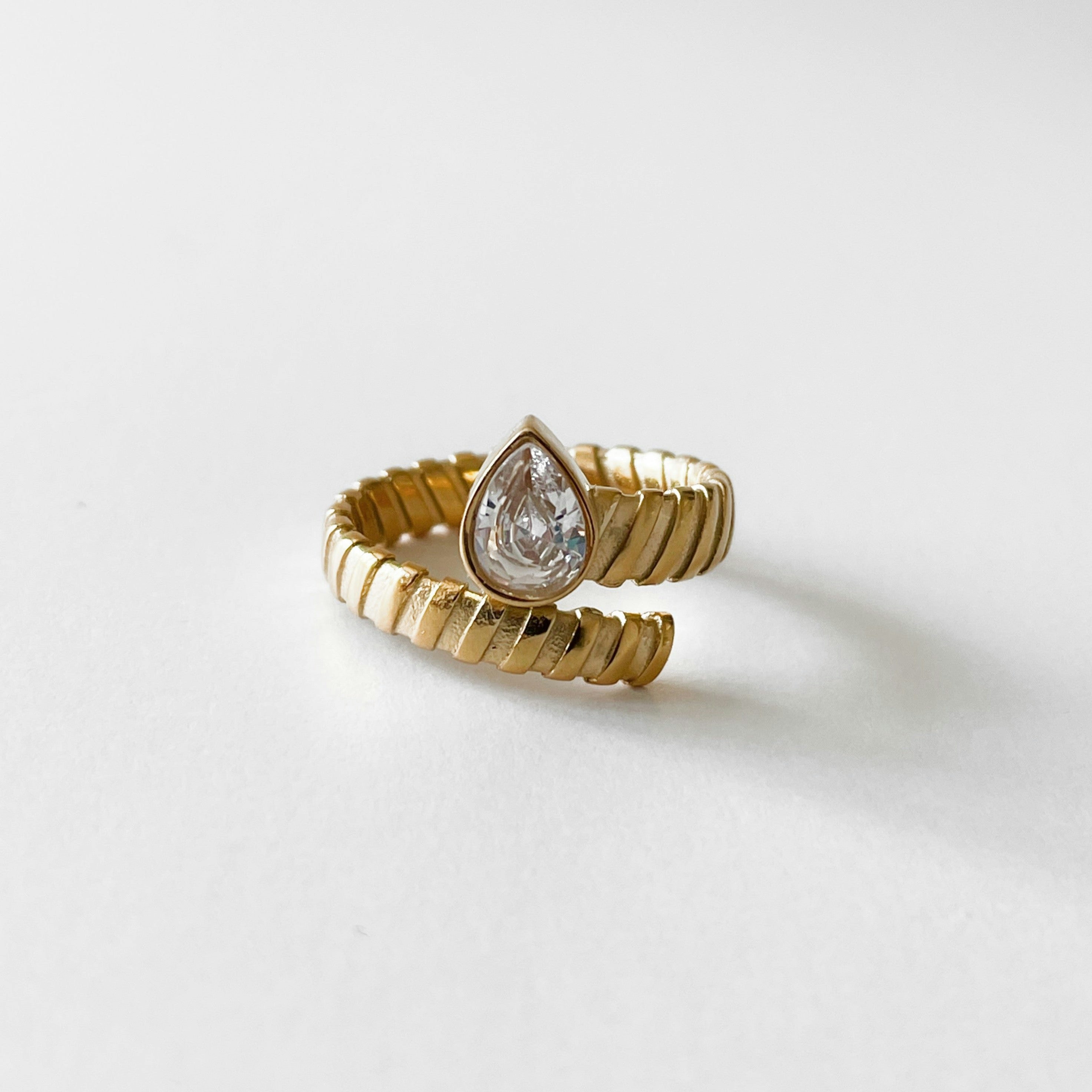 Luxe Tones Gold Kali Luxe 18K Plated Clear Wrap Ring - Image 2