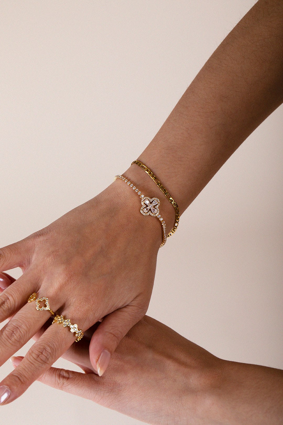 Svnx Gold Clover Diamante Bracelet In - Gift Boxed - One Size
