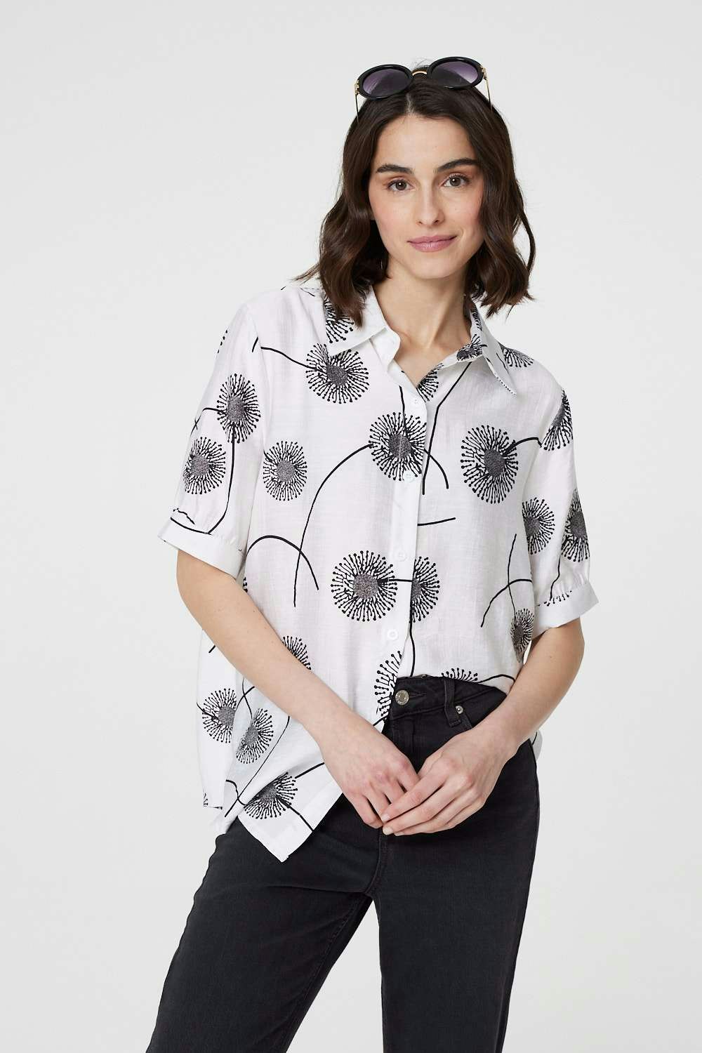 Izabel London White Printed 1/2 Sleeve Button-Up Shirt - 8