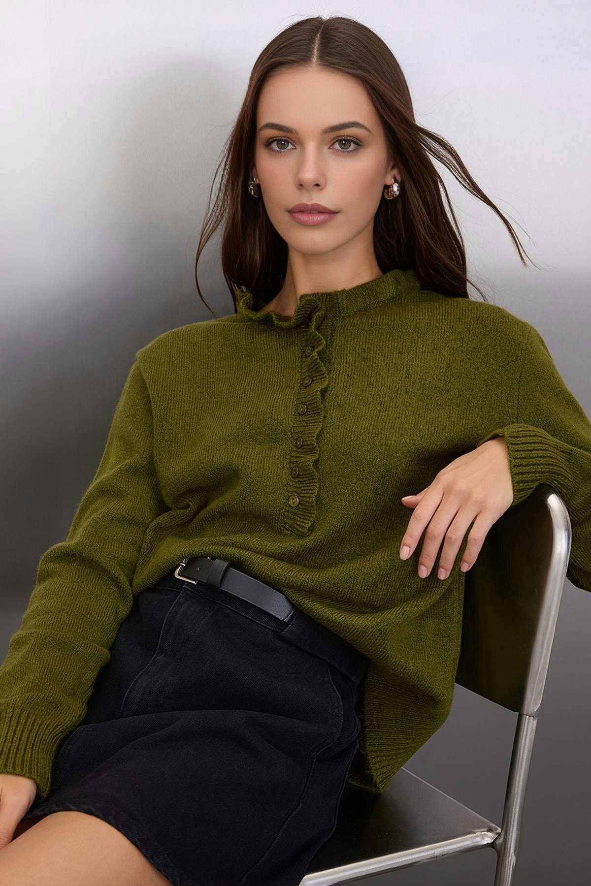 Wovcor Collar-Detail Soft-Textured Knit Sweater - Khaki - M