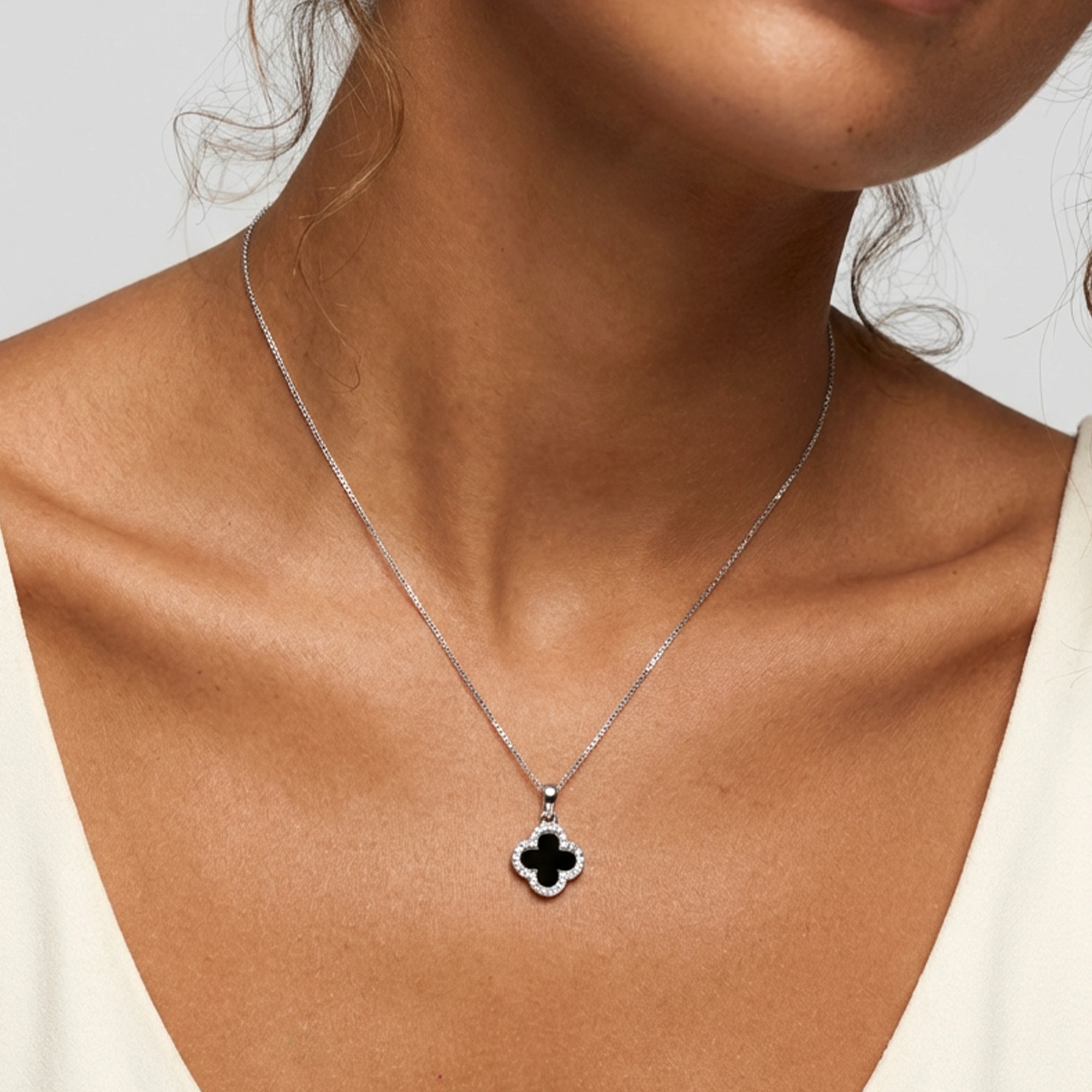 Muchv Black/Silver Clover Necklace