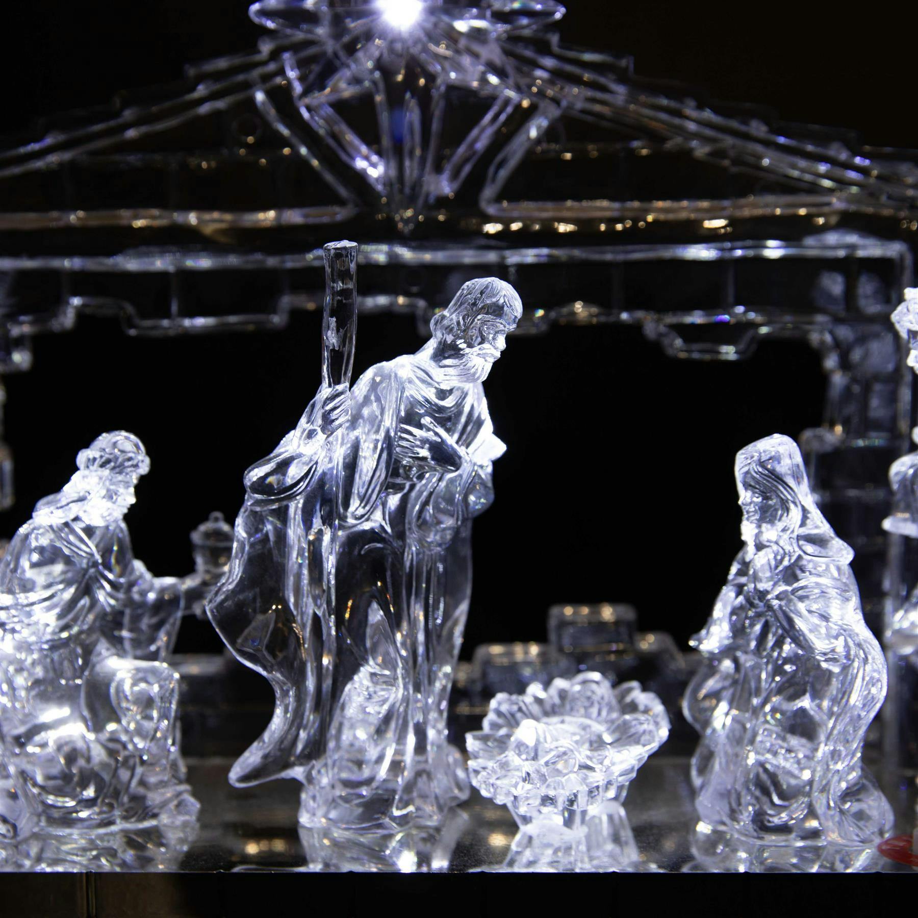 Shatchi Men's Light 5Cm Acrylic Up Nativity Scene With Led Auto Changing S And Festive Carol Music