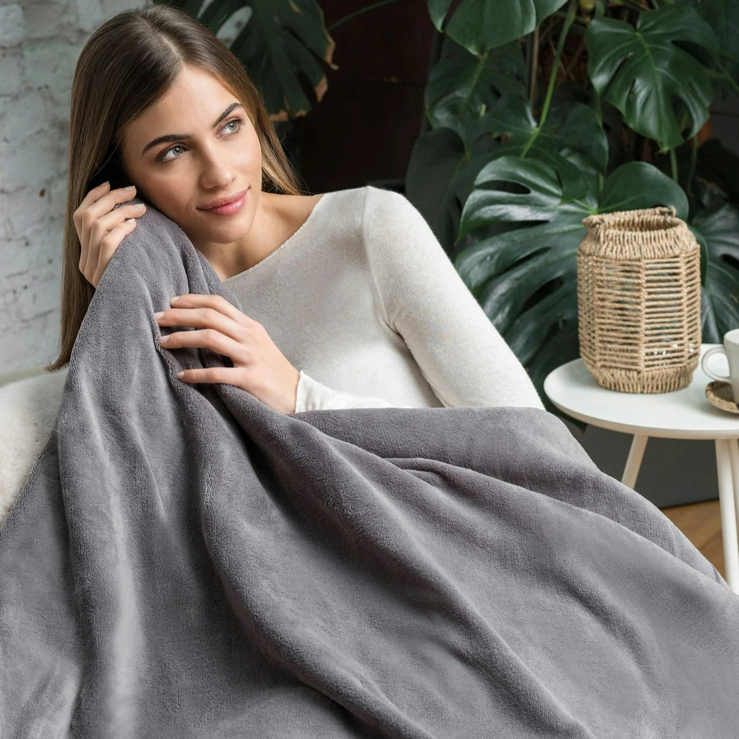 Dreamland Heated Throw - Velvet - Grey - 120 x 160cm - Image 6