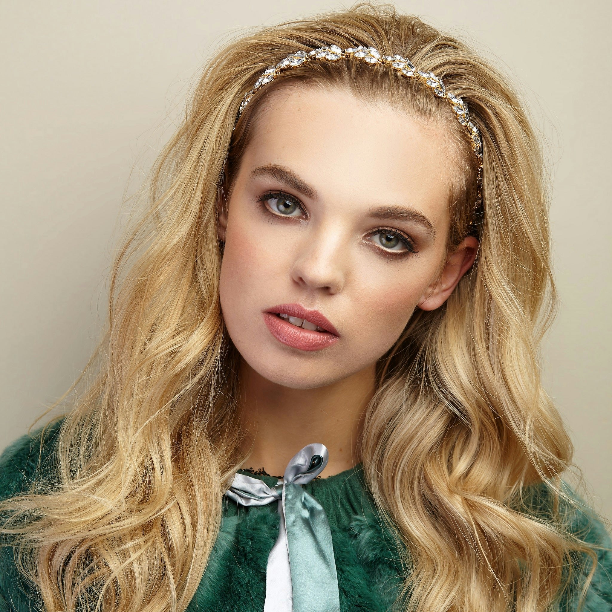 Queenmee Accessories Gold Vintage Headband In Crystal Elasticated