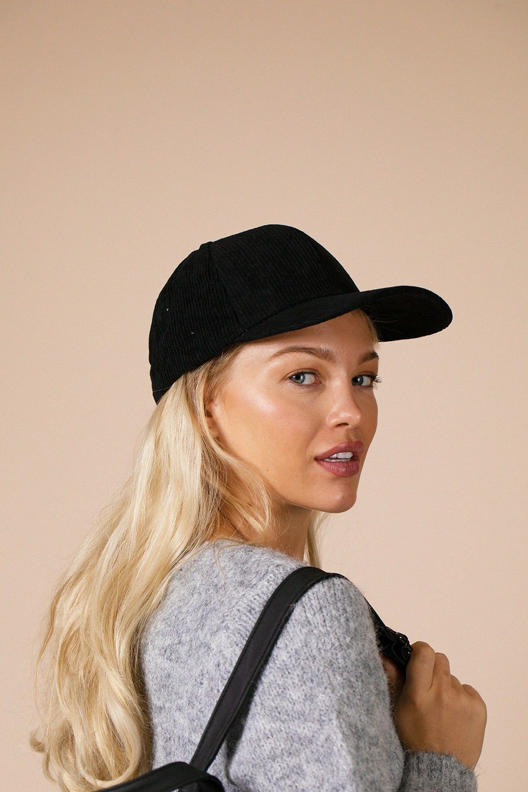 Svnx Unisex Black Corduroy Cap In - Image 5