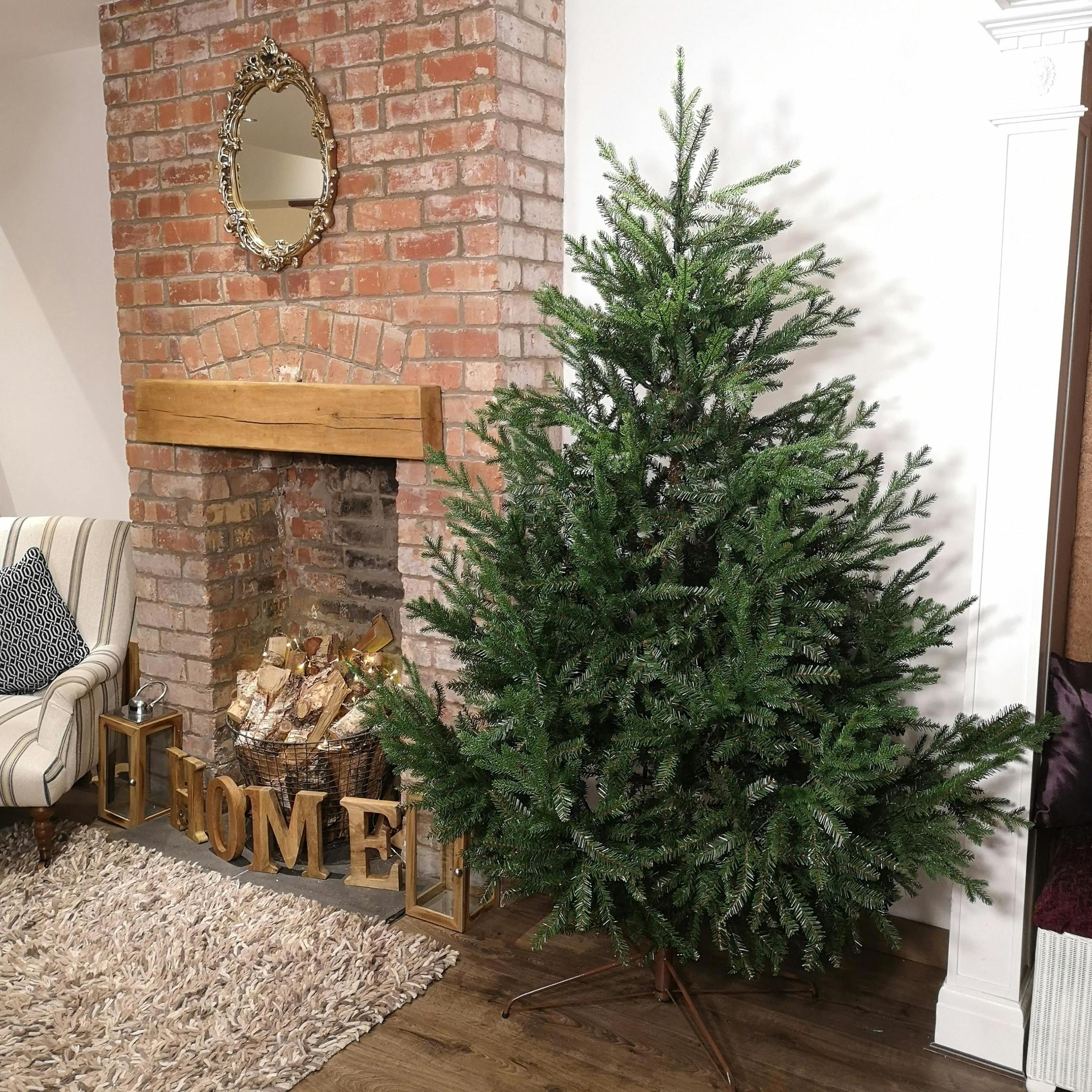 Rackhams Green 7Ft 210Cm Glenshee Spruce Artificial Christmas Tree Pe And Pvc Mix Natural Look