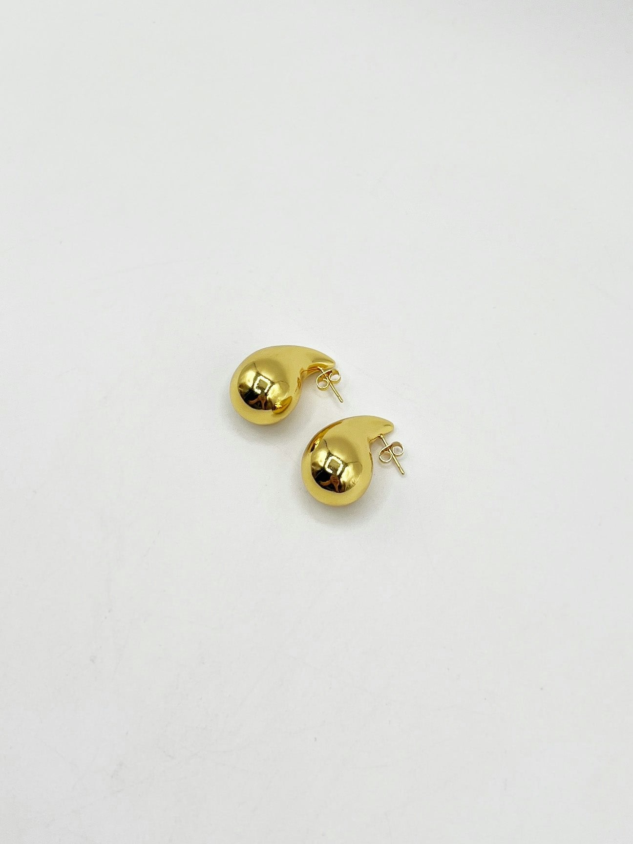 Svnx Women's Gold Chunky Droplet Earrings In - Image 3