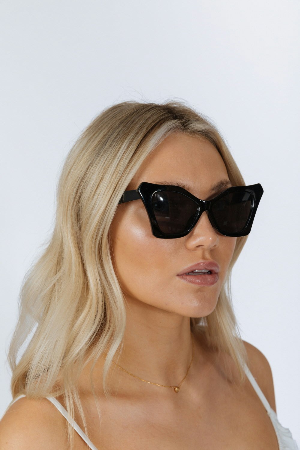 Svnx Black Oversized Cat-Eye Sunglasses In - One Size