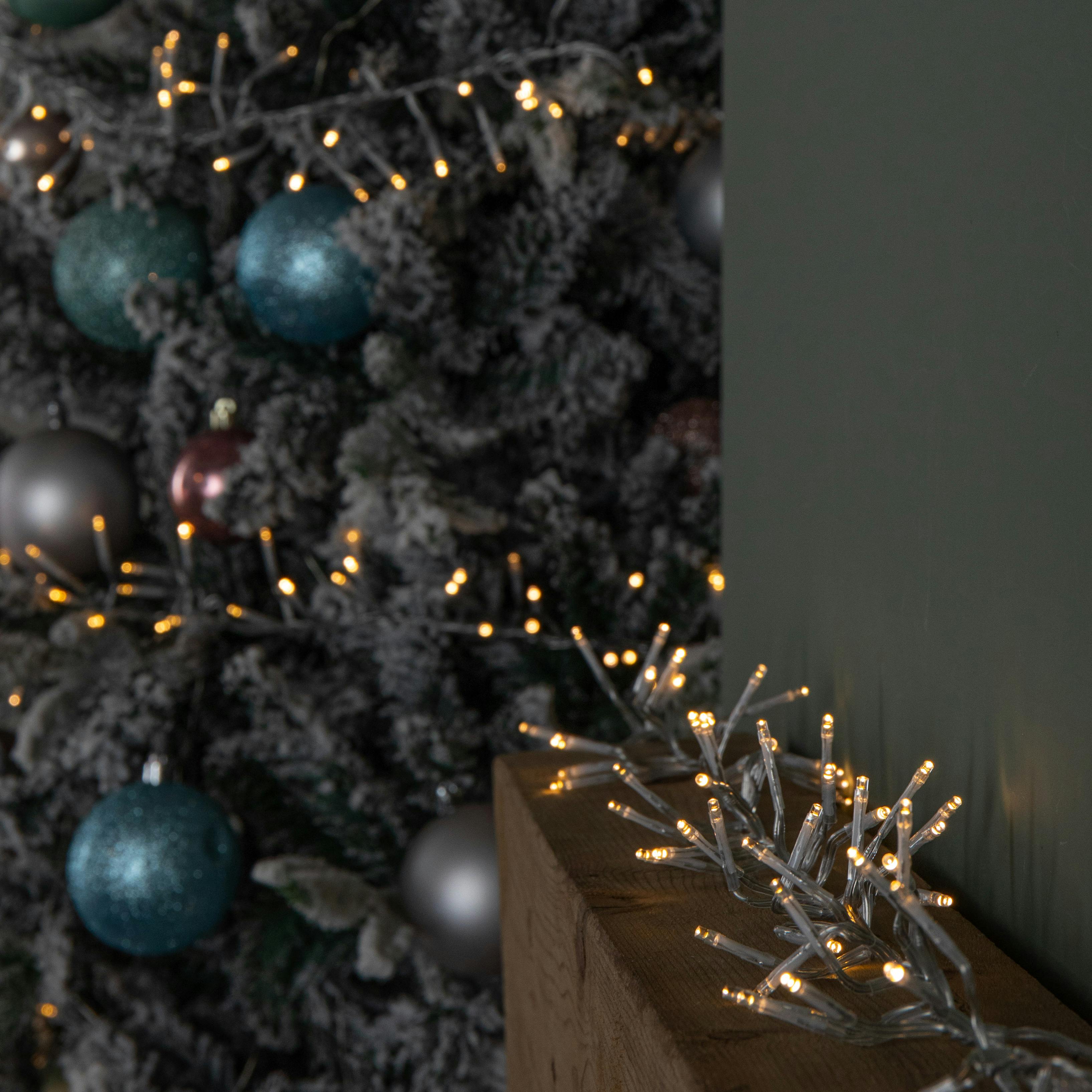B&Q - 9.3M 720 Led Christmas Cluster String Lights With Timer In Warm White On Clear Cable - Image 3