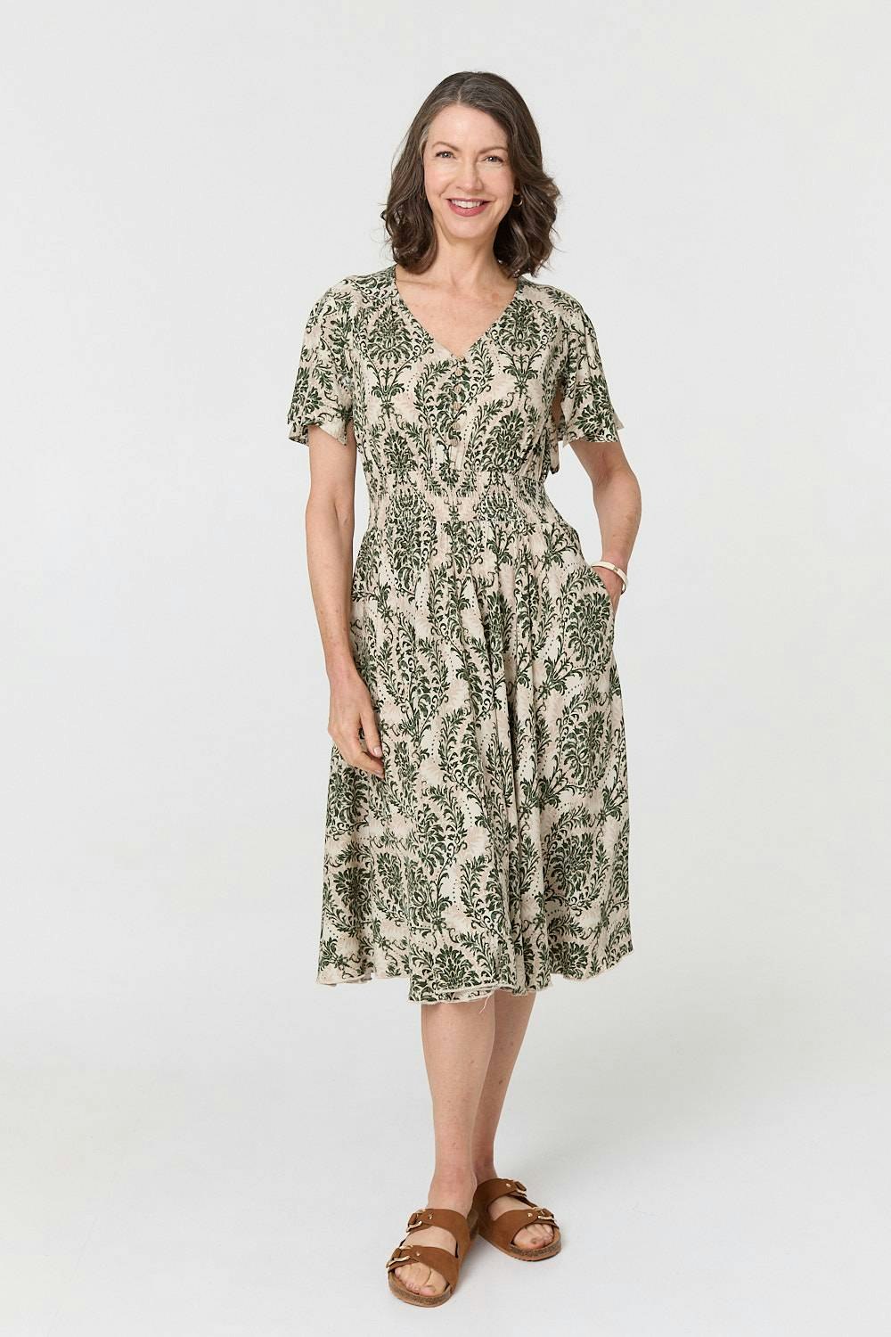 Izabel London Women's Green Printed Smocked Short Sleeve Midi Dress - 14