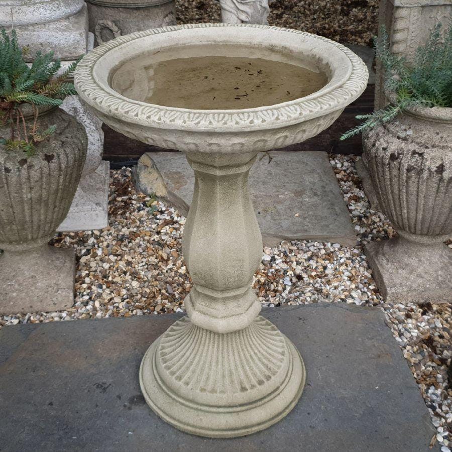 Spa Elizabethan Birdbath Stone Cast Birdbath