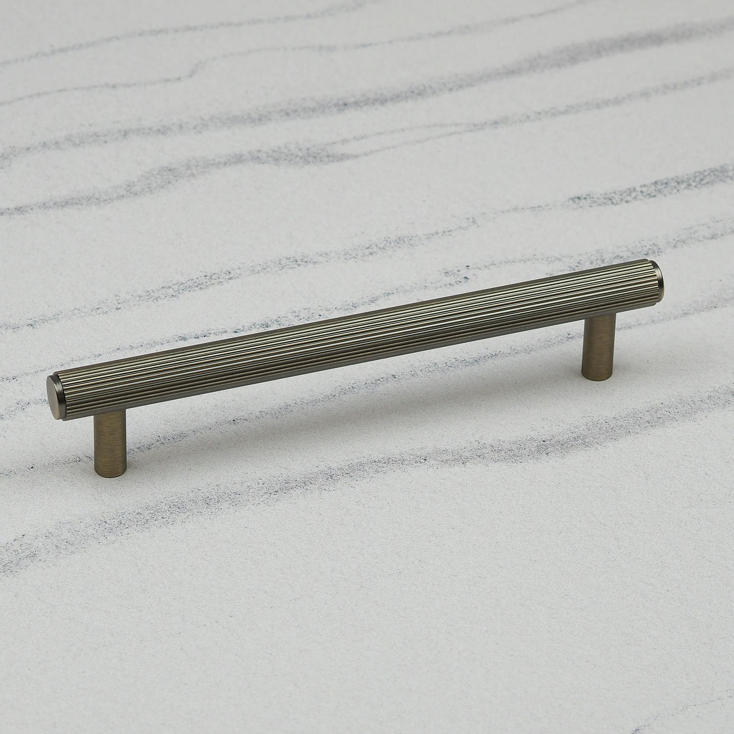 Rackhams Antique Brass Reeded Handles And Coordinating Knobs - 160Mm Handle