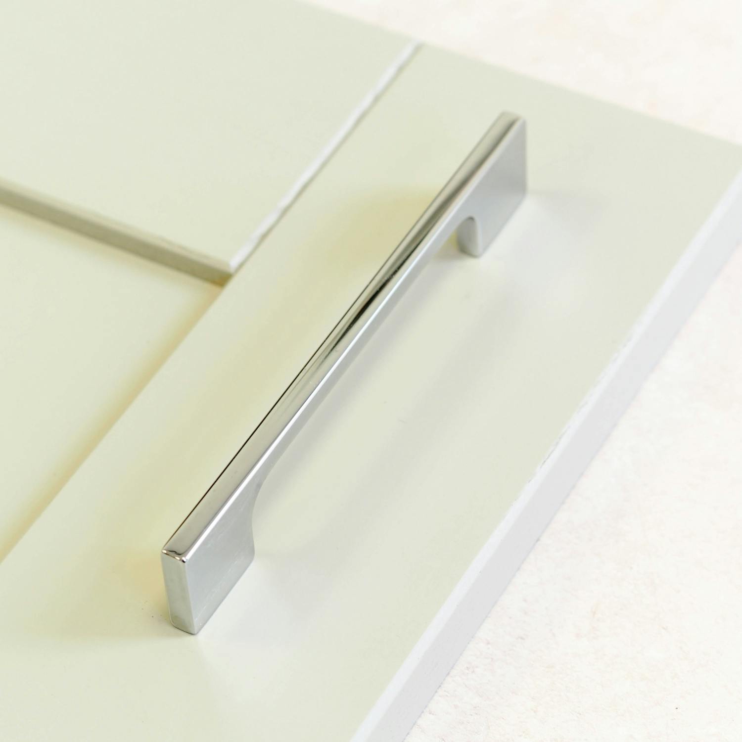 Rackhams Polished Chrome Slim Pull Handles - 128Mm Handle
