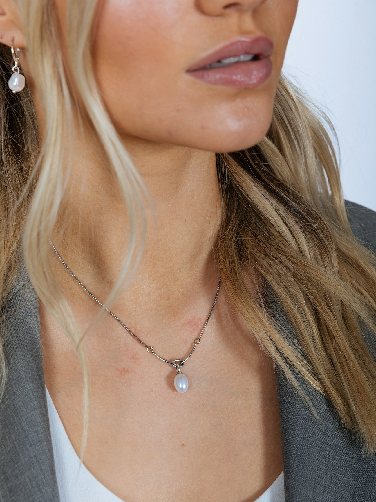 Svnx Silver Baroque Oval Pearl Necklace In Colour - One Size