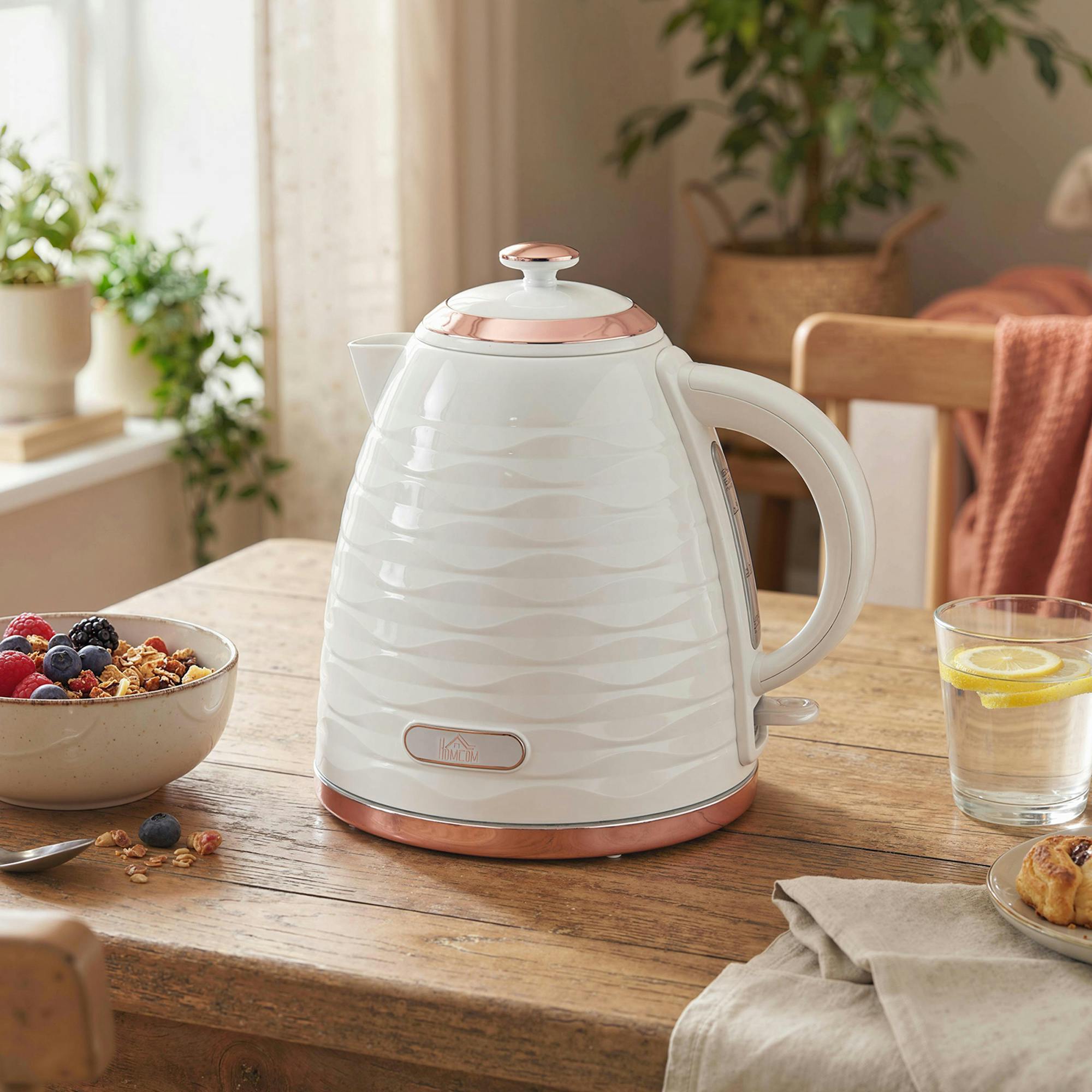 Homcom White Electric Kettle, Fast Boil, 1.7L, 3Kw, Swivel, Ripple