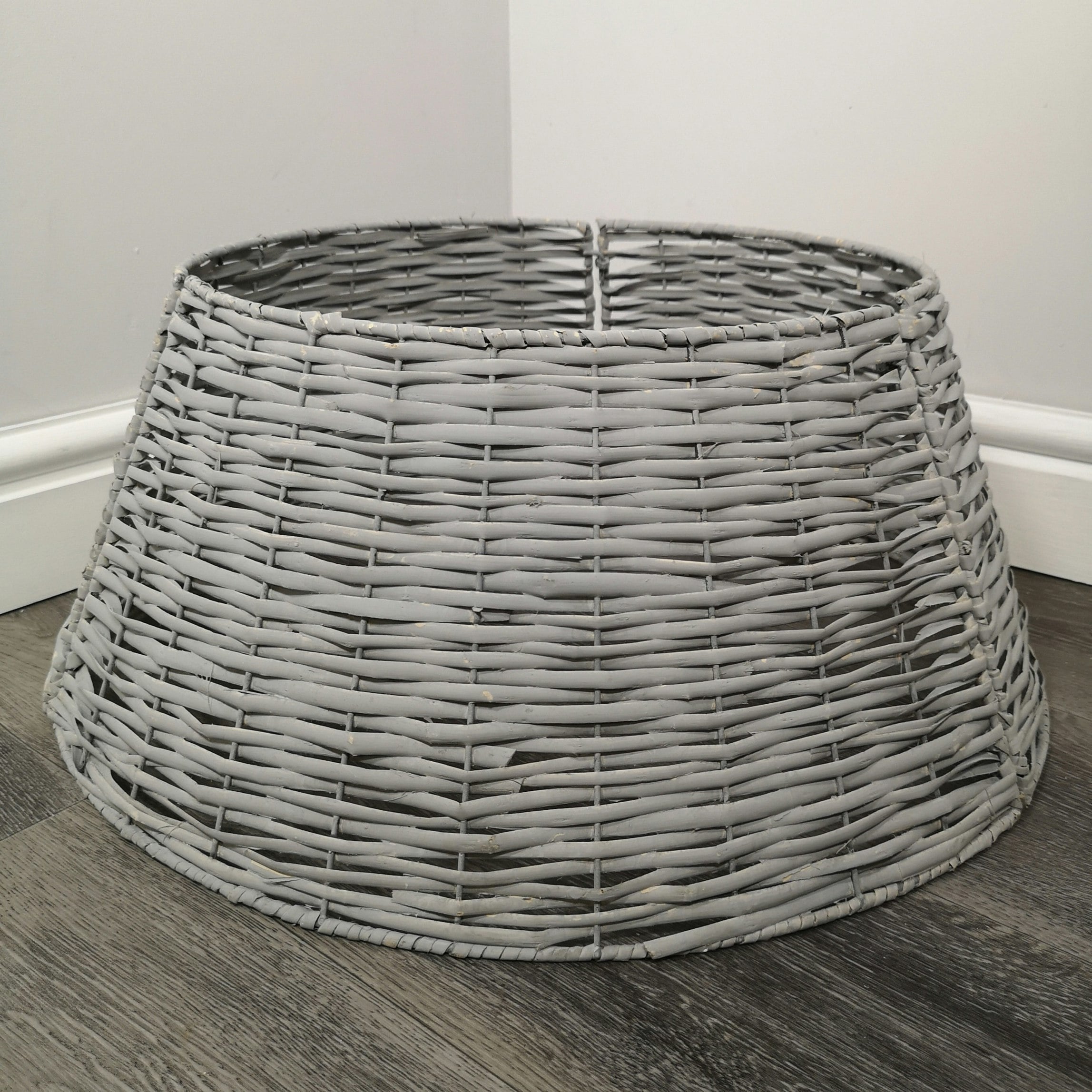 Rackhams Light/Grey 40/58Cm Samuel Alexander Kd Willow Christmas Tree Skirt Wicker Rattan- Medium