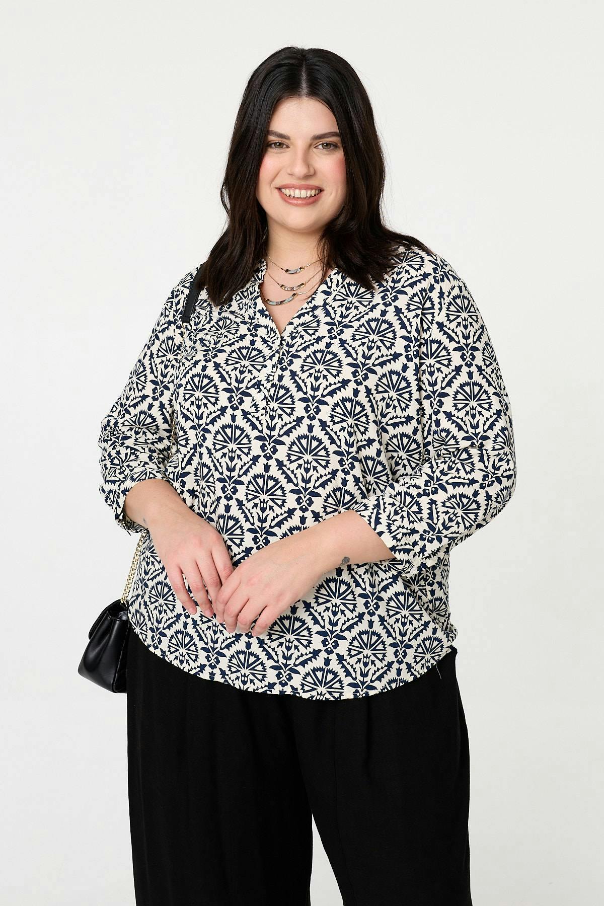 Izabel London Curve Printed 3/4 Sleeve Relaxed Blouse - 20/22 - Navy