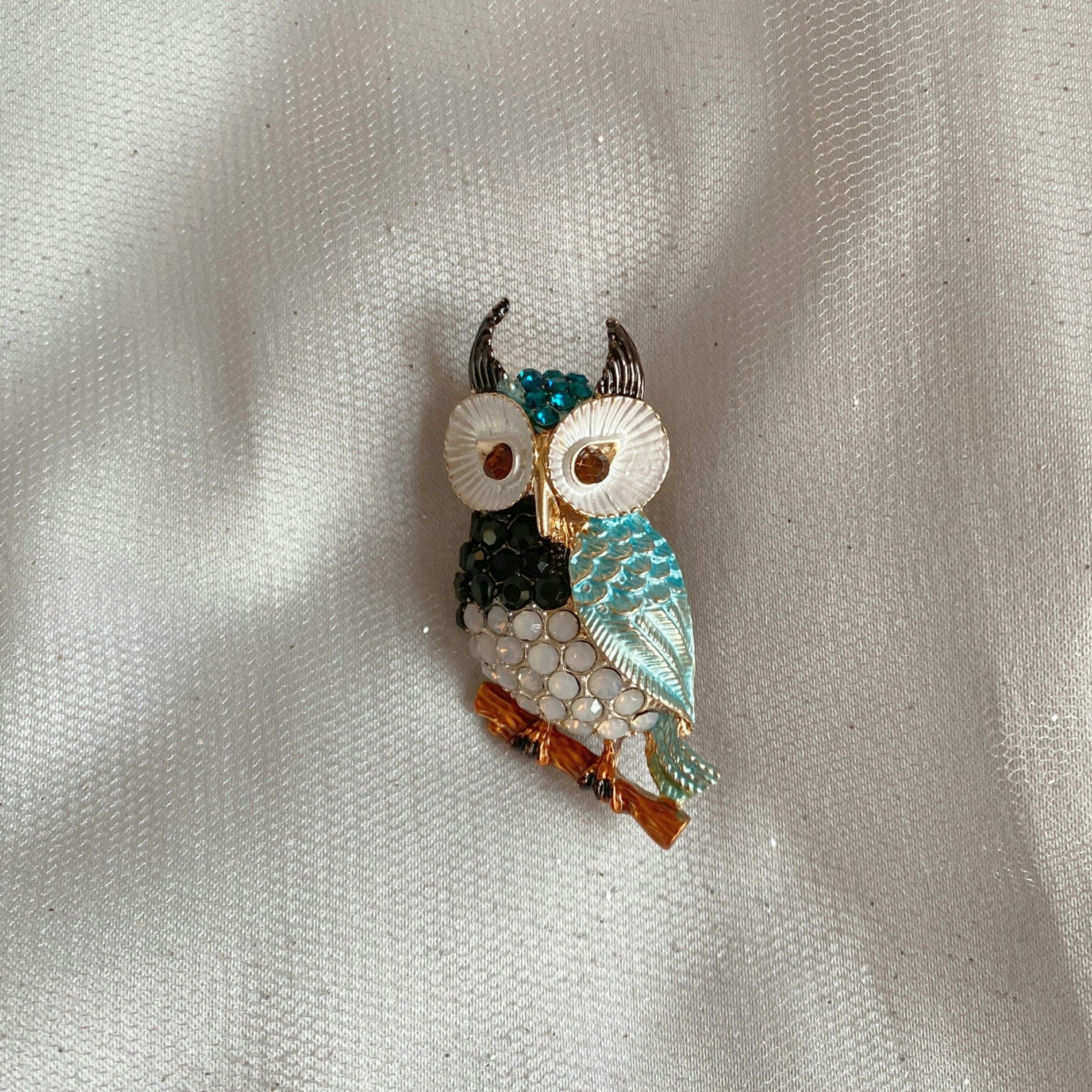 Queenmee Accessories Blue Owl Brooch With Diamante