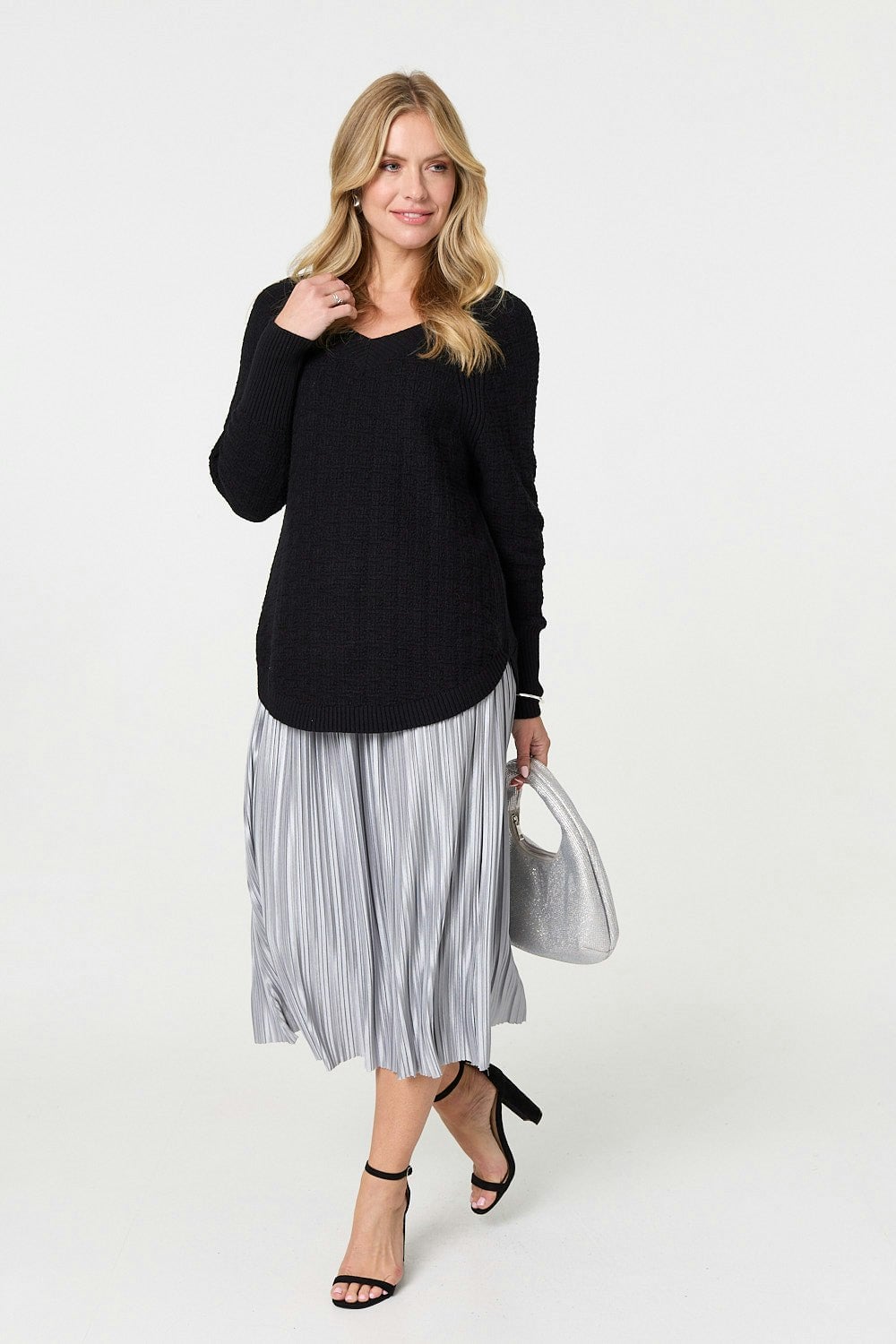 Izabel London Black Textured V-Neck Relaxed Curve Hem Jumper - 10