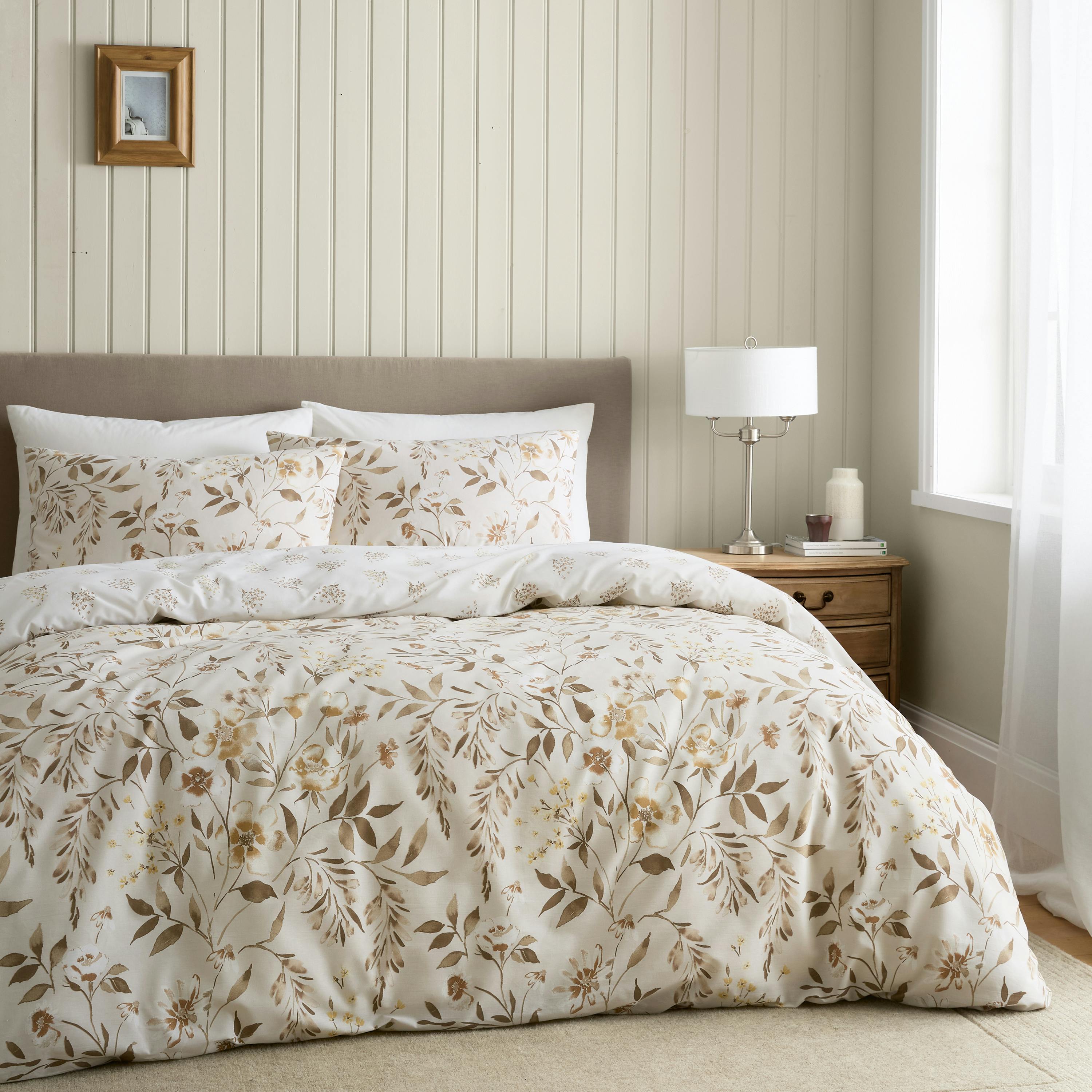 Catherine Lansfield White Isadora Floral Reversible Duvet Cover Set - Natural - King