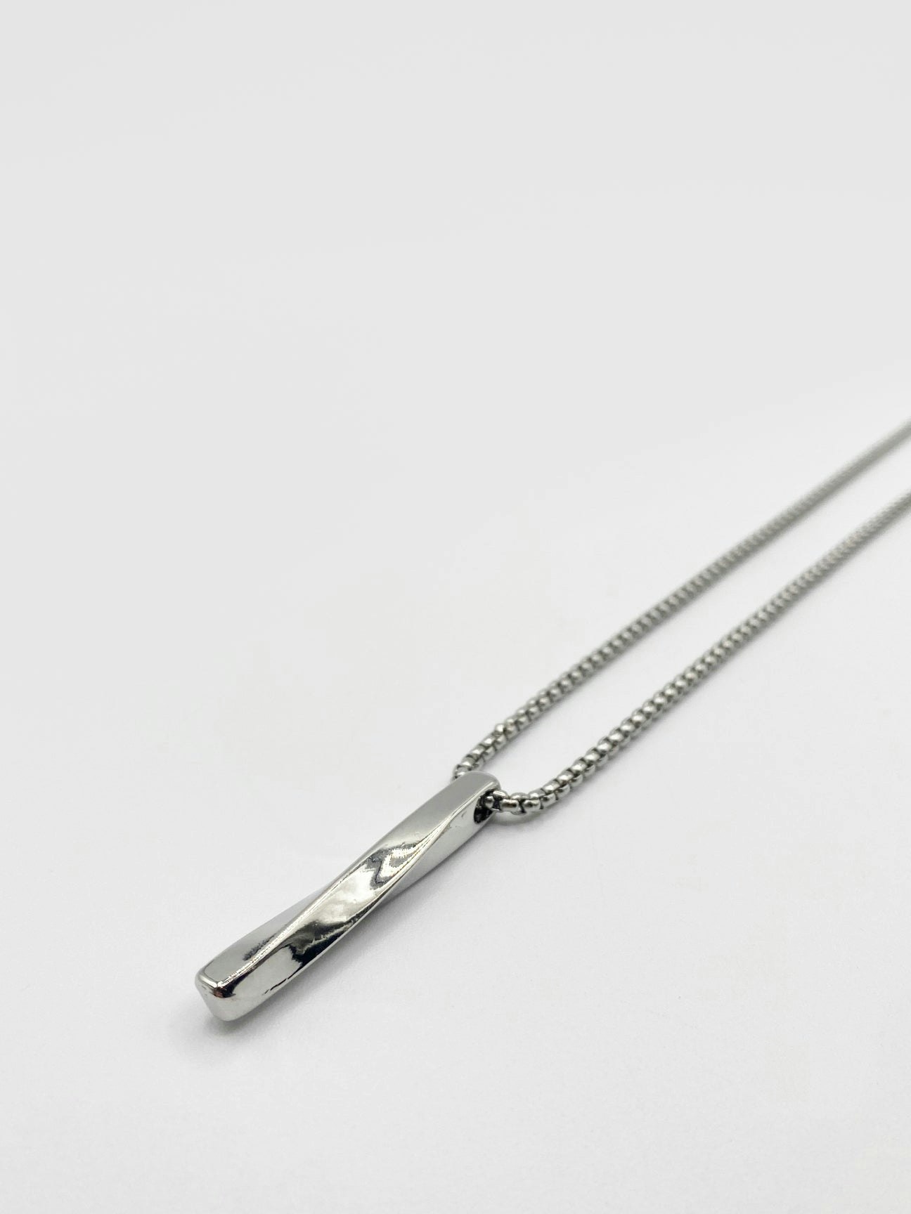 Svnx Silver Layered Pendant Necklace In Colour