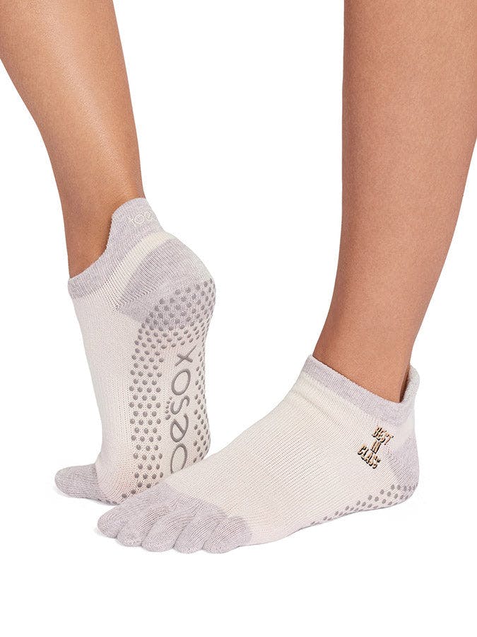 Toesox Women's Low Rise Full Toe Yoga Grip Socks - S - Guild