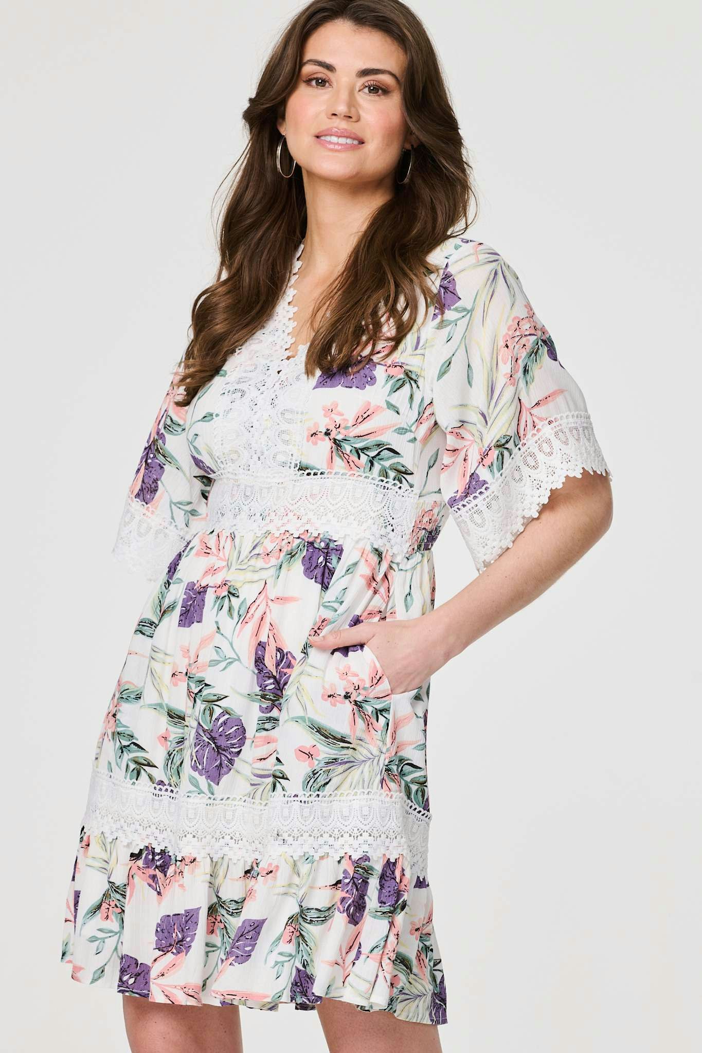 Izabel London White Leaf Print Lace Trim Short Dress - 12