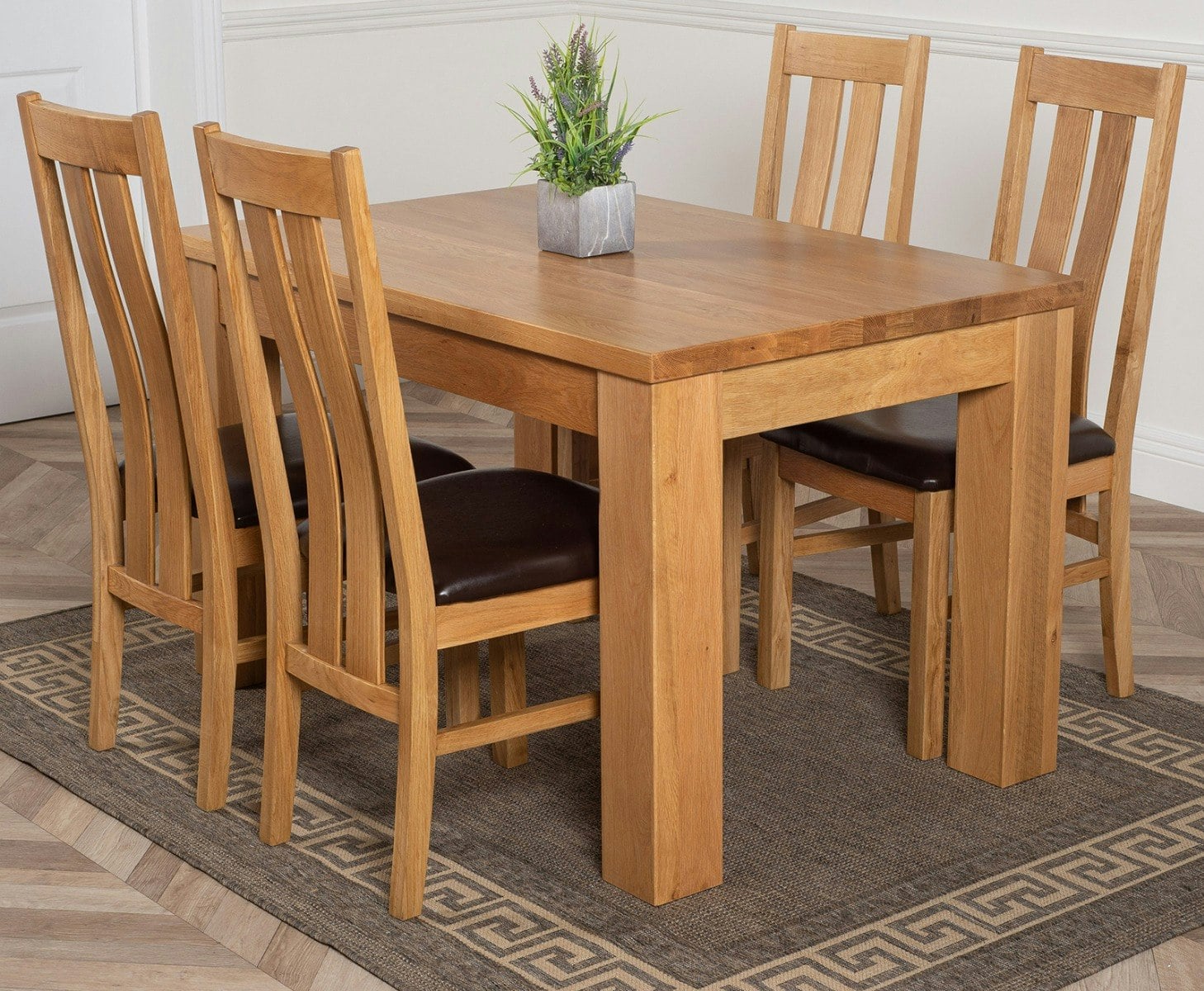 That's Furniture Light/Grain/Brown Dakota Small Oak Dining Table With Princeton Oak Chairs - Natural Oak - 4 Chairs