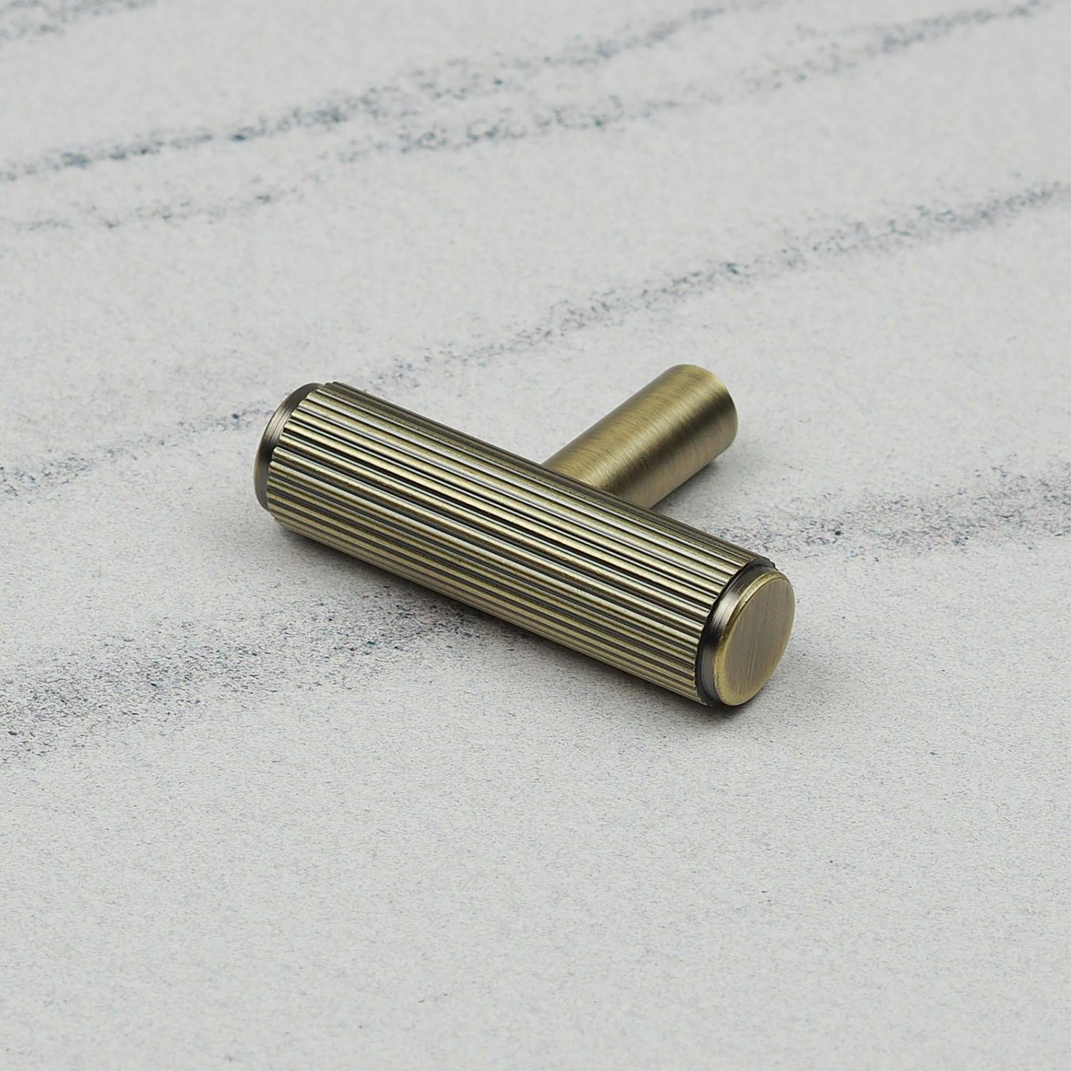 Rackhams Antique Brass Reeded Handles And Coordinating Knobs - 55Mm Knob