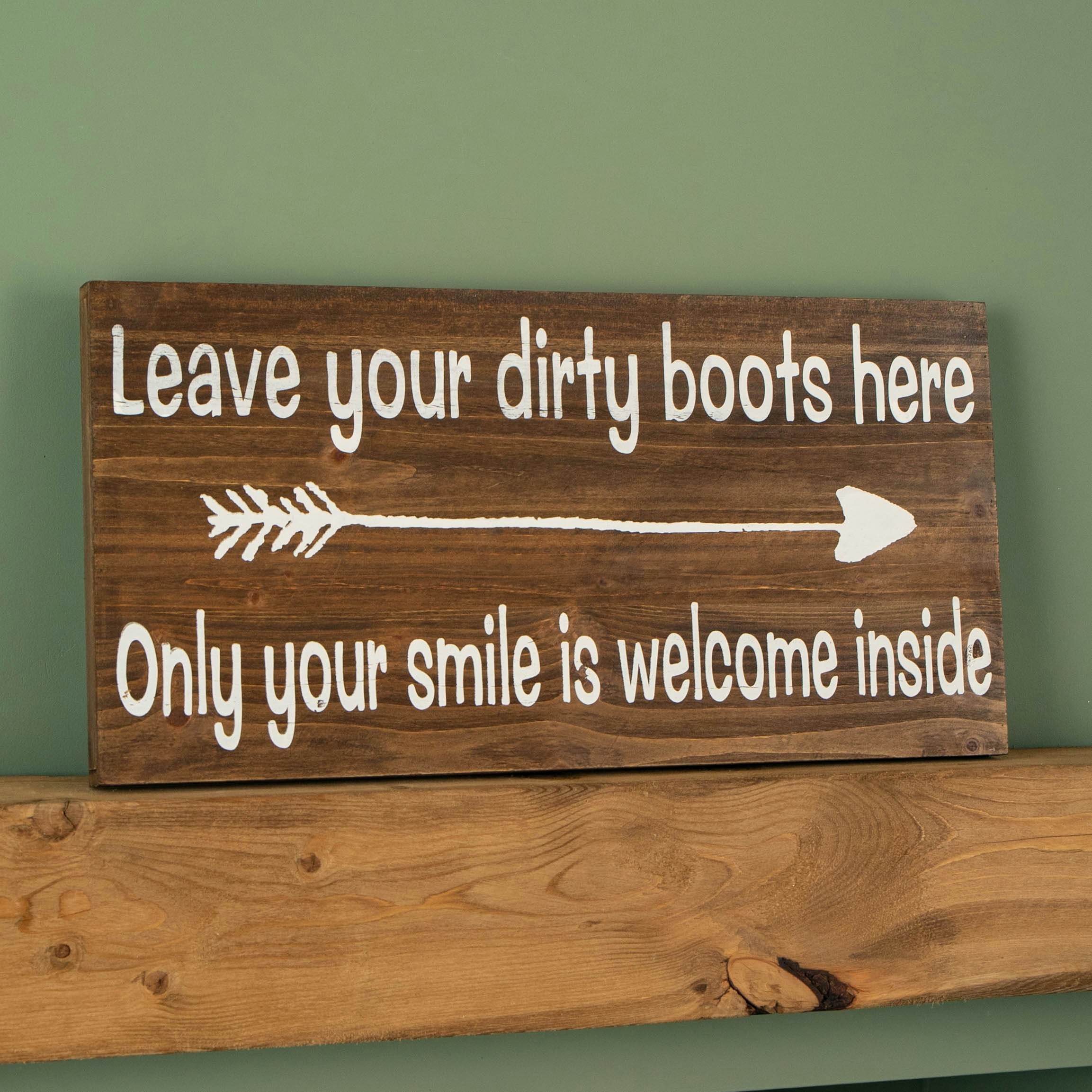 Rackhams Dark 60Cm X 30Cm Rustic Fir Wood Welcome Arrow Hanging Wall Sign