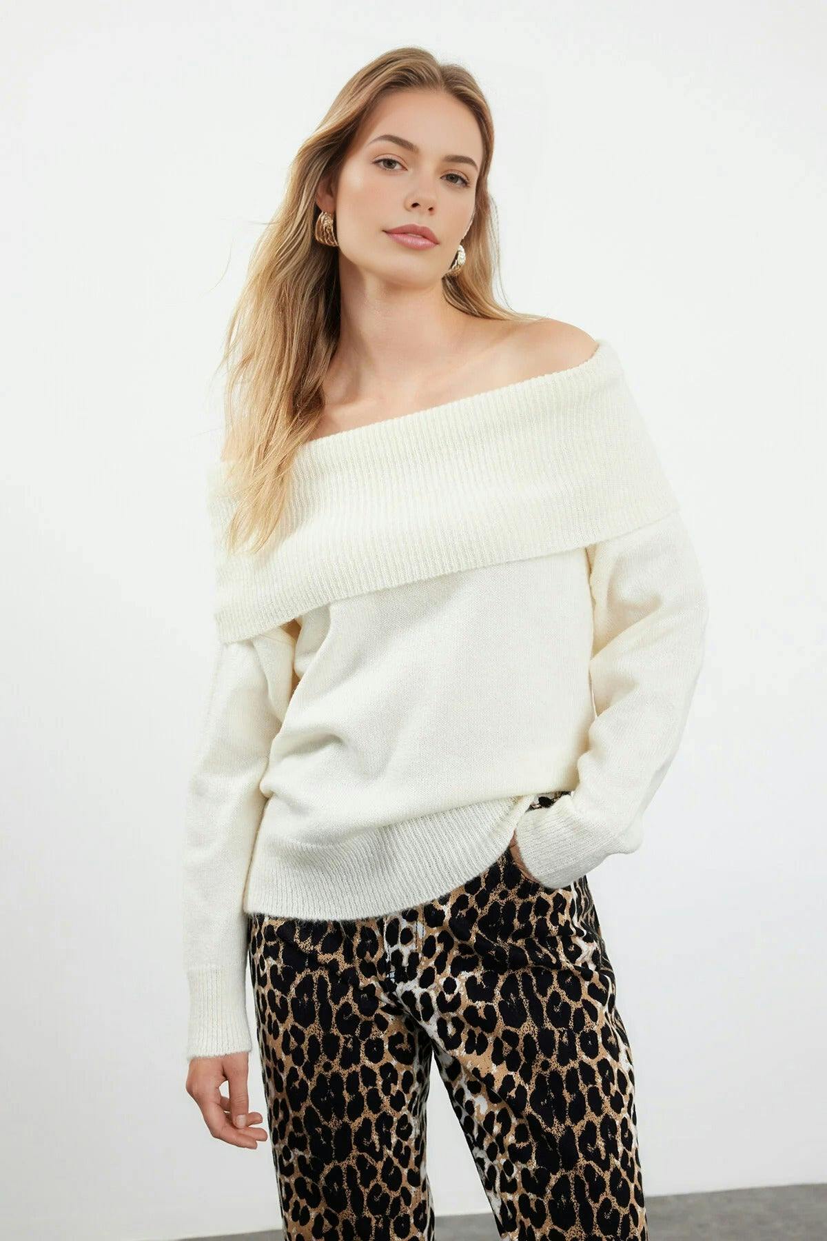 Wovcor White Soft Textured Carmen Collar Knit Sweater - L