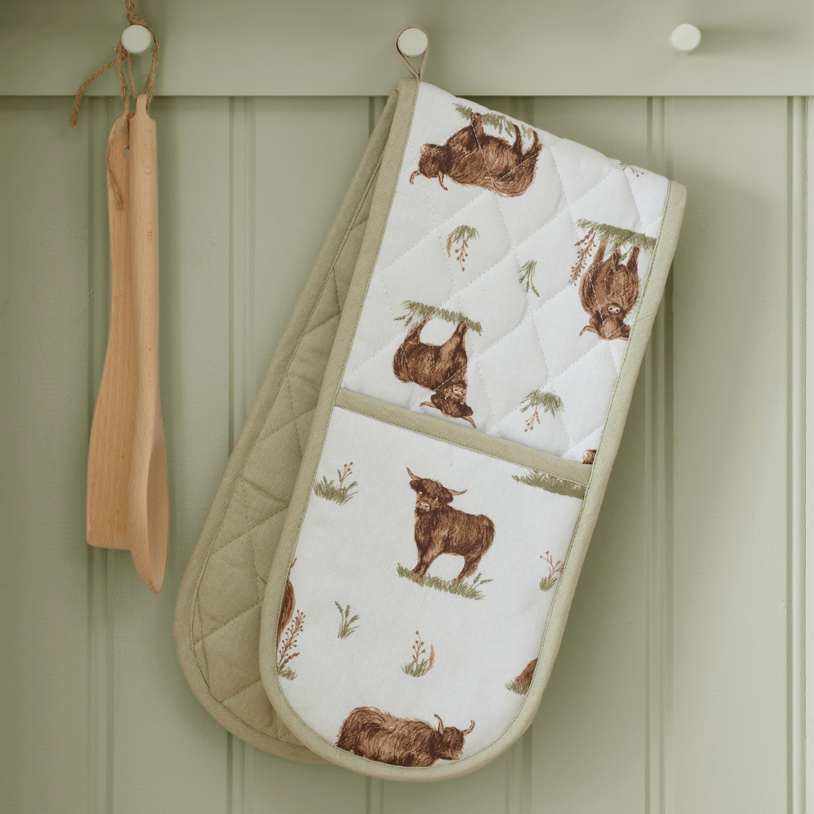Catherine Lansfield Angus Highland Cow Cotton Kitchen Double Oven Glove Natural - Natural
