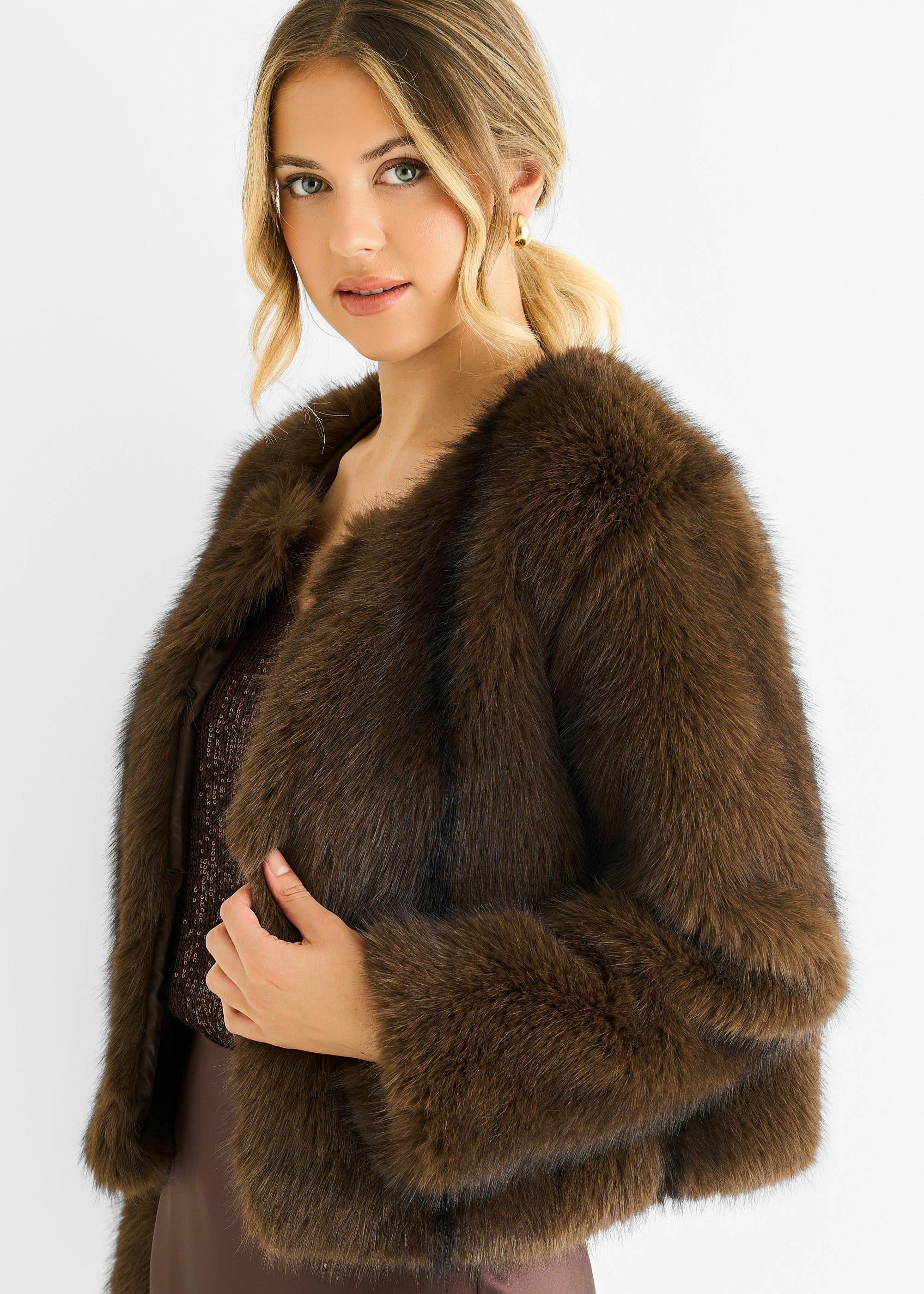 Gini London Women's Coffee Round Neck Faux Fur Cropped Jacket - M-L (Uk 12-14/Us 8-10/Eu 40-42)
