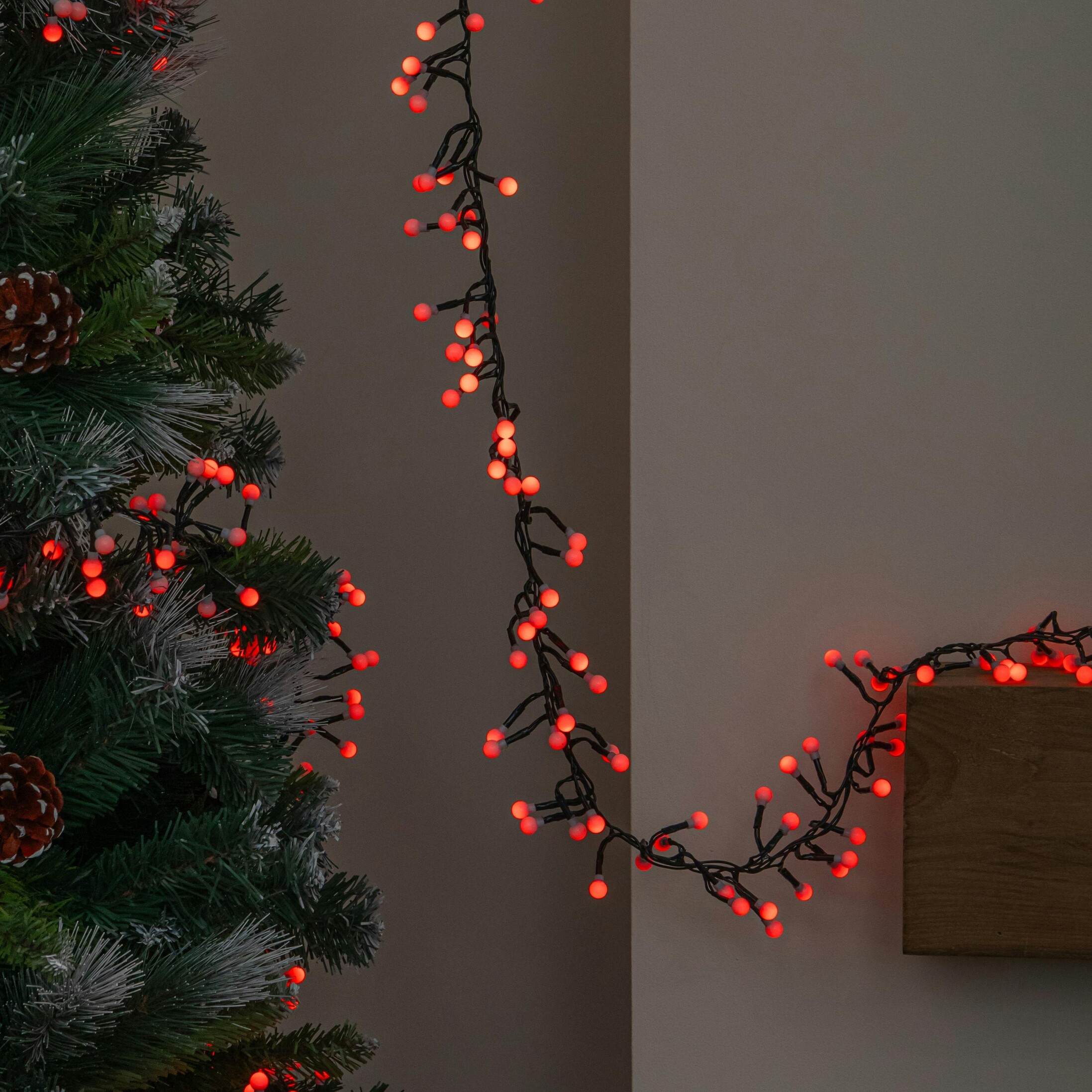 Rackhams Red 2.5M 250 Led Globe Cluster Christmas String Lights In