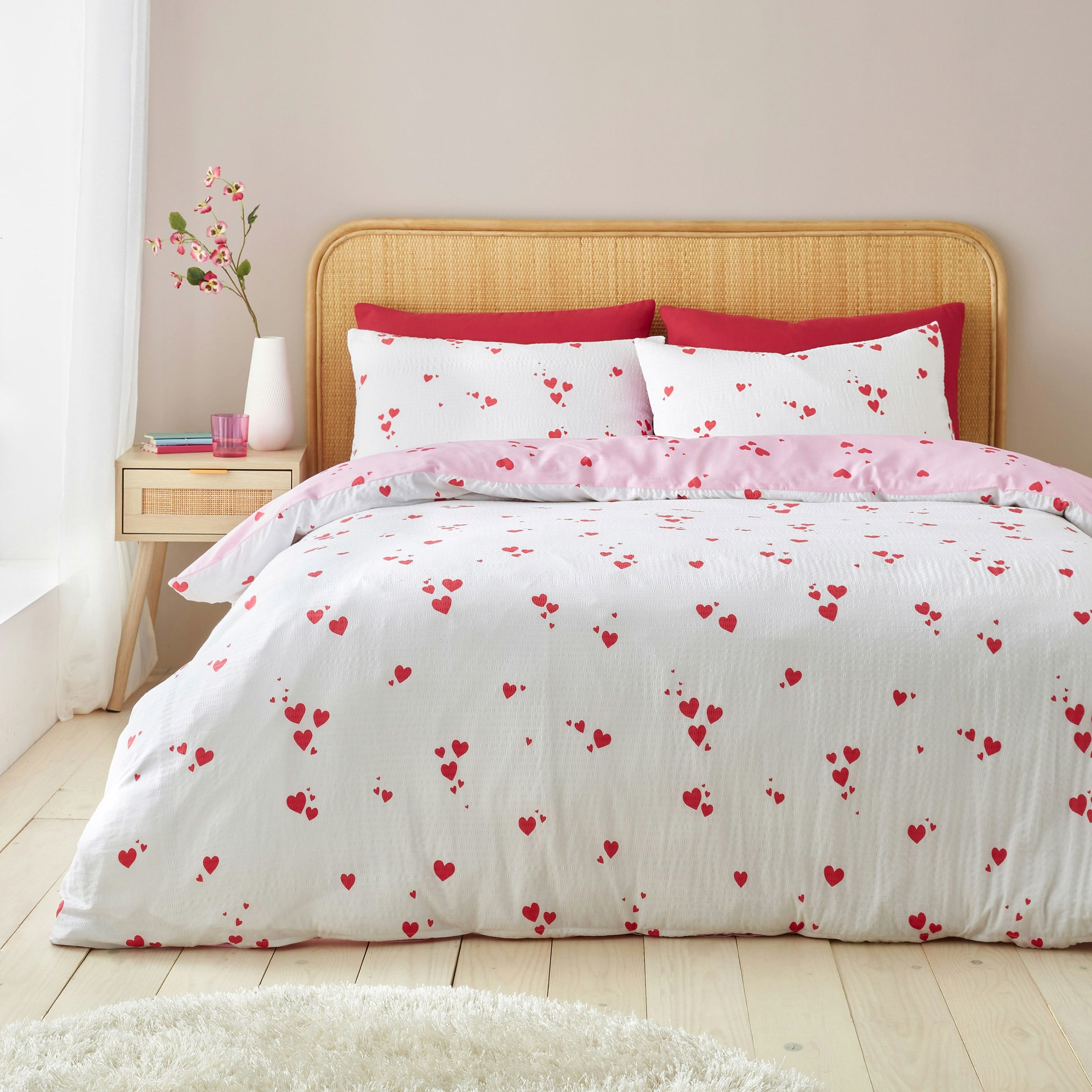 Catherine Lansfield White/Red Seersucker Heart Duvet Cover Set - / - King