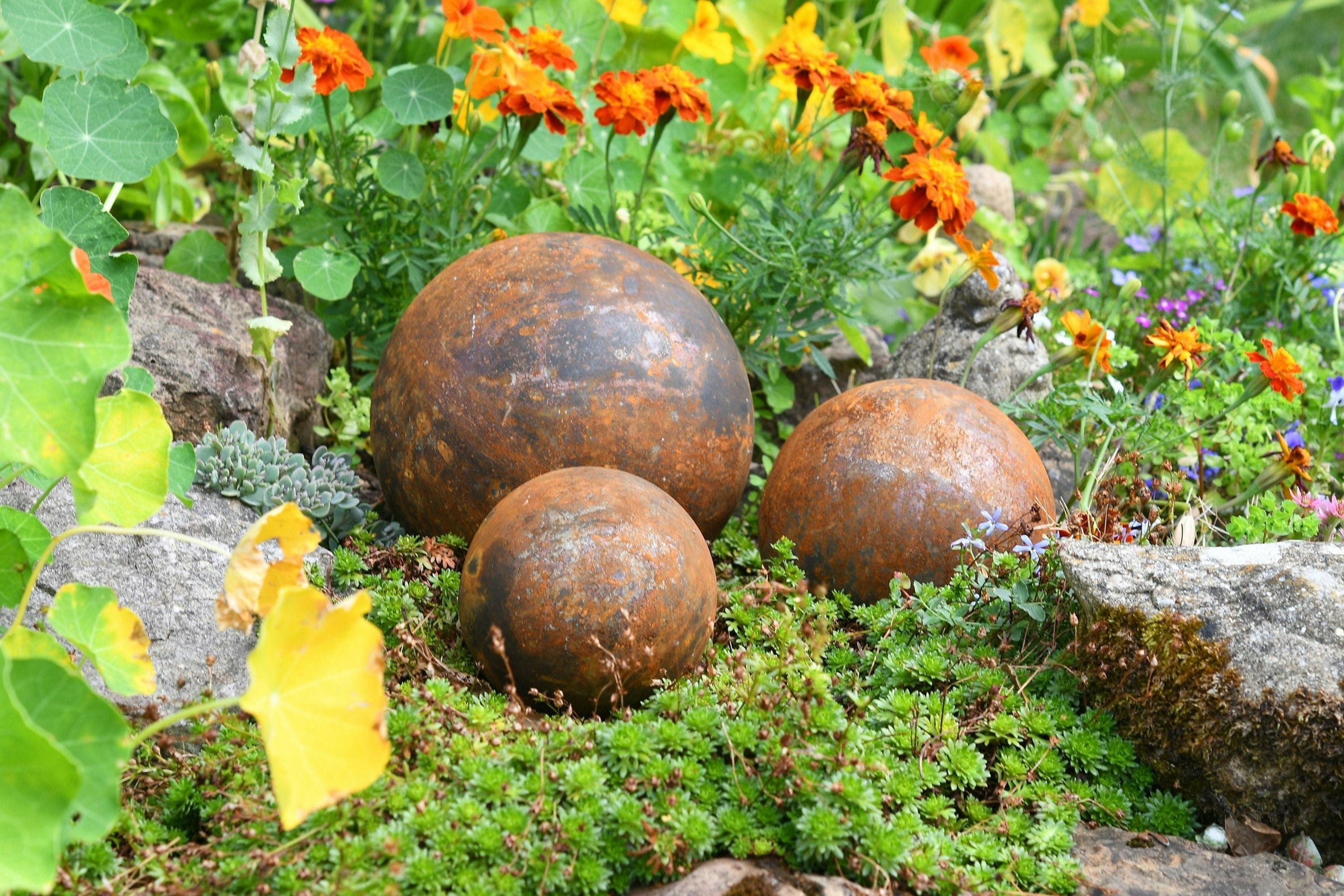 Rackhams Garden Ball Ornaments - Rusty Garden Metal Balls - Medium