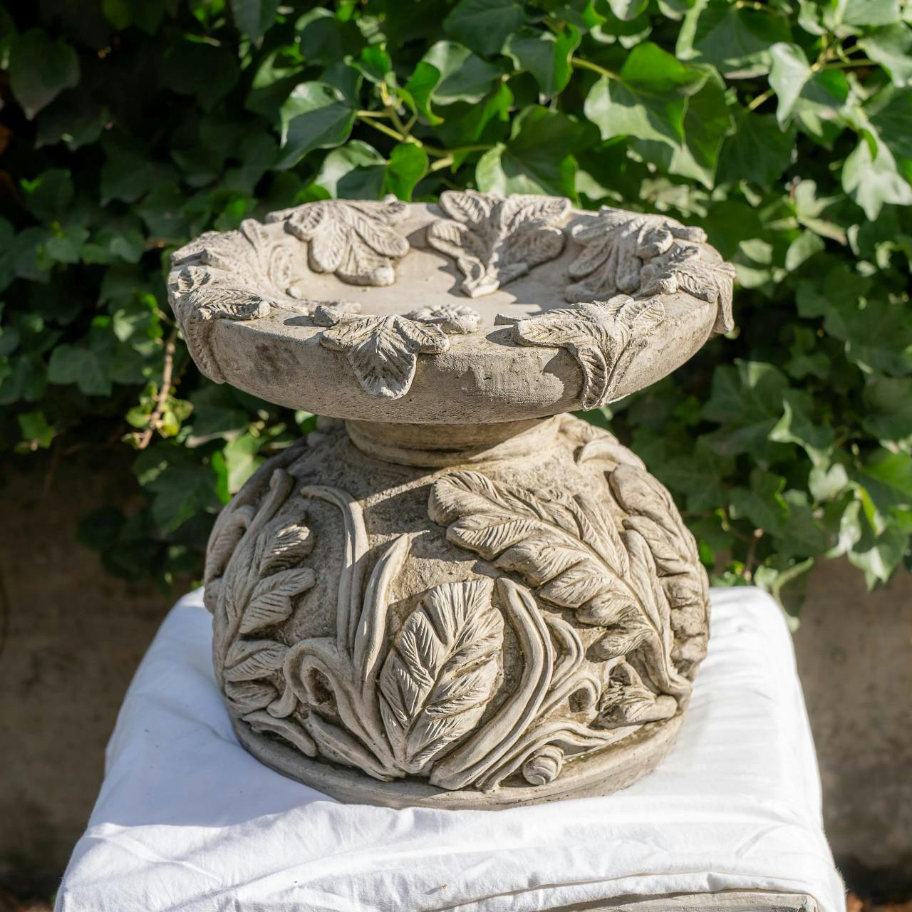 Osn Woodland Design Stone Cast Bird Bath Bird Feeder