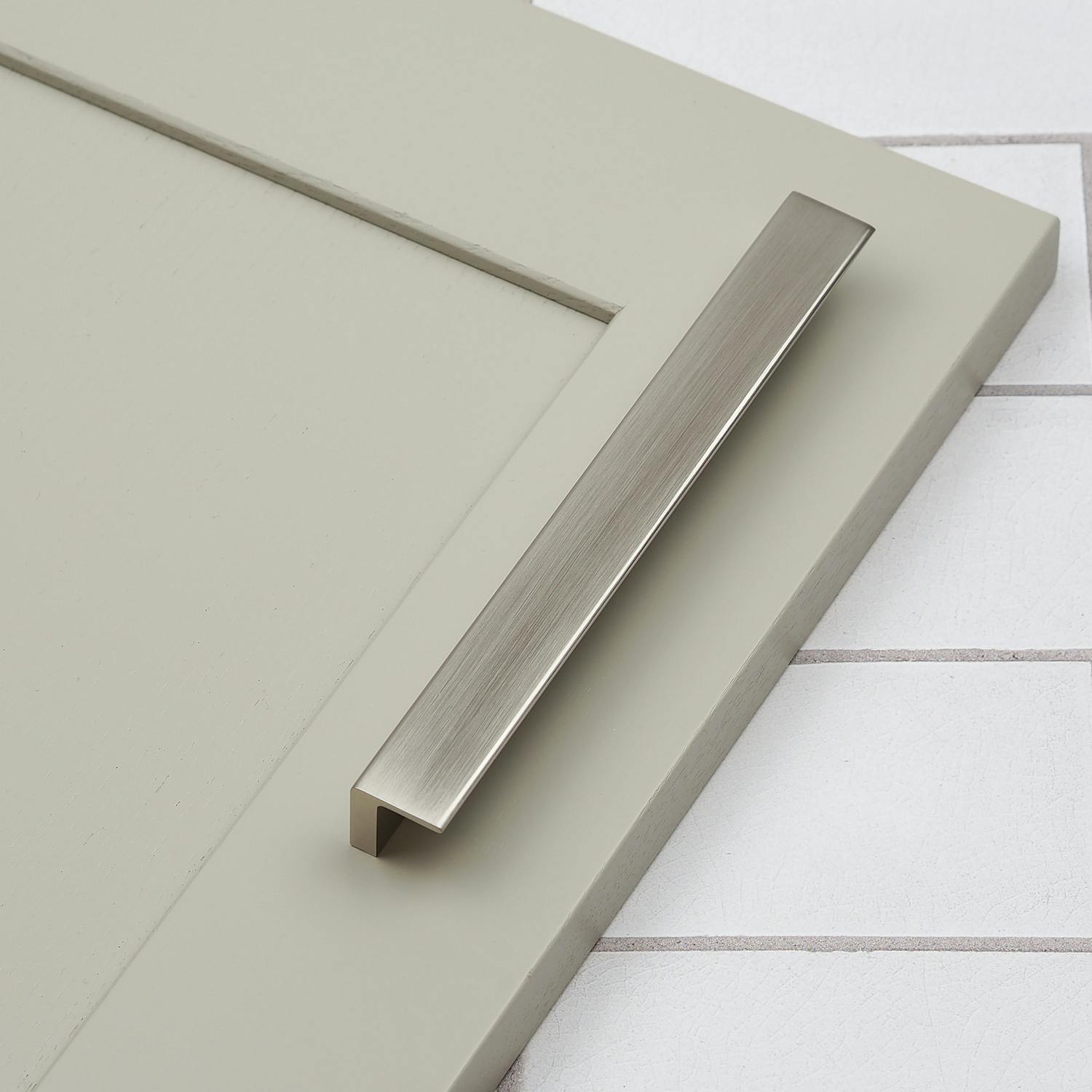 Handle & Home Brushed Nickel 160Mm L Shaped Cabinet Handle Modern Rear Fix Cupboard Door Drawer Pull - Image 4