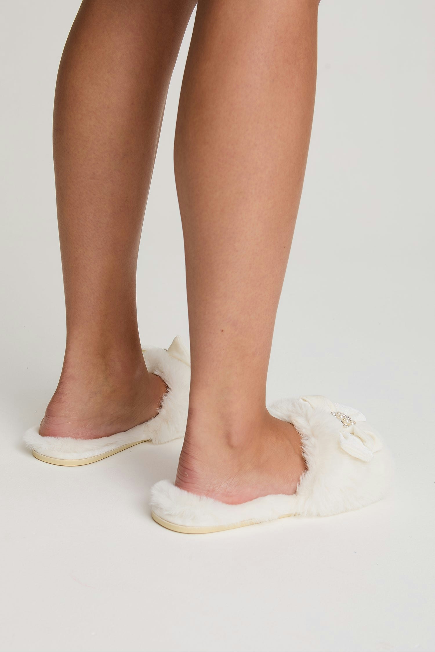 Pretty You London Women's Cream Anya Slider Slippers In - Uk 4.5-5.5